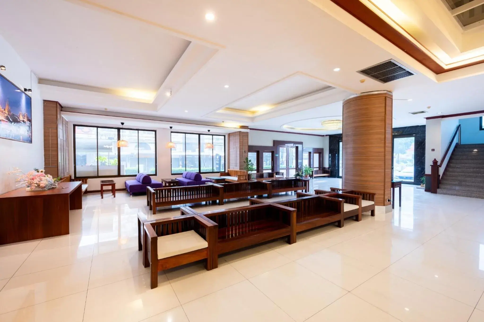 Lobby or reception, Restaurant/Places to Eat in The President Hotel at Chokchai 4