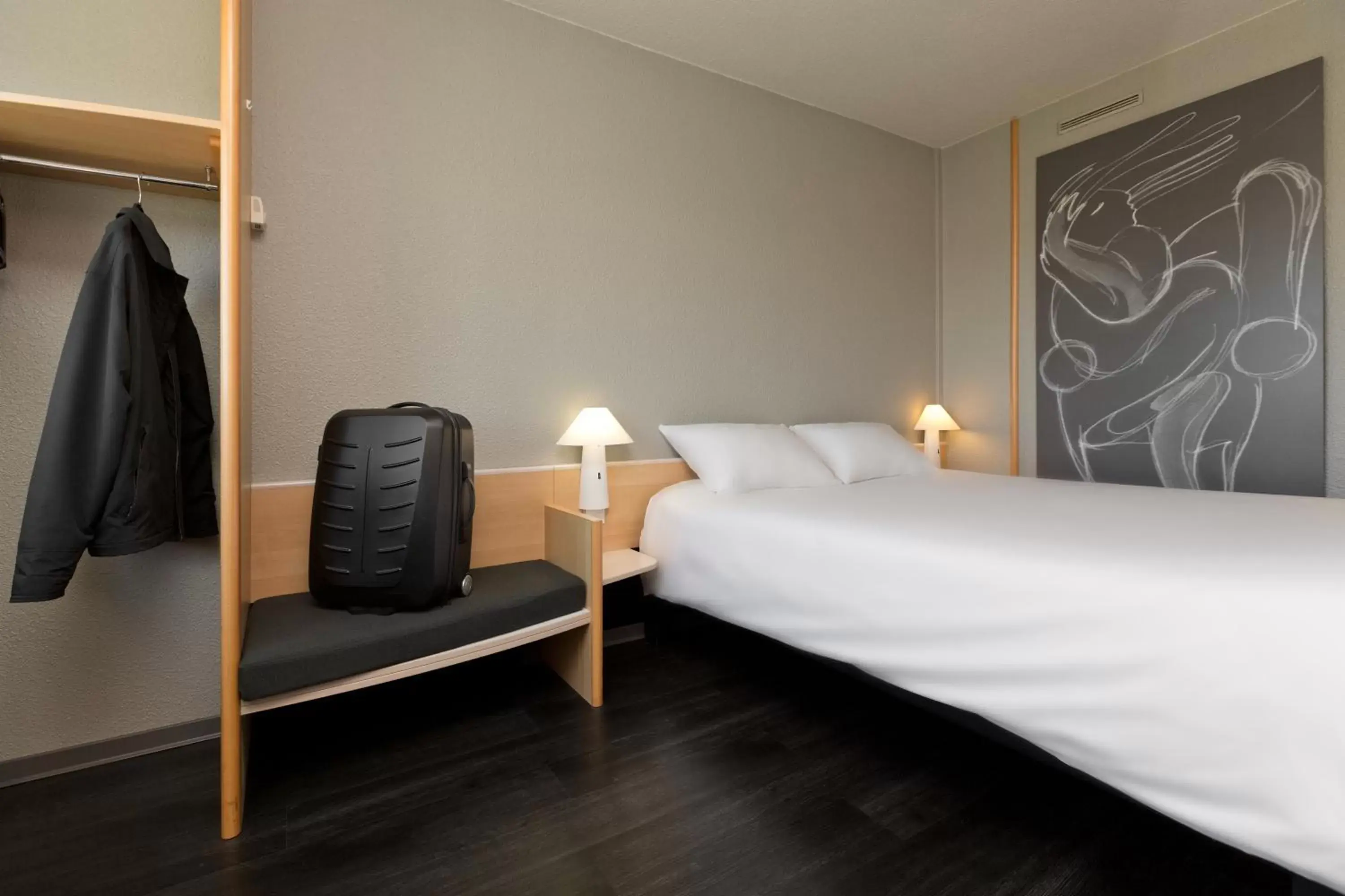 Photo of the whole room, Bed in ibis Saint Dizier