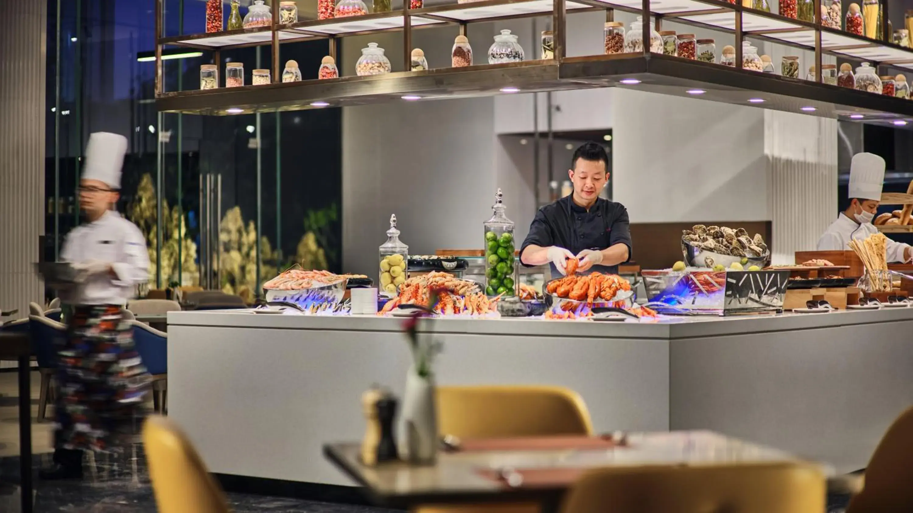 Restaurant/places to eat in Crowne Plaza Wuhan Development Zone by IHG Restaurant/places to eat in Crowne Plaza Wuhan Development Zone by IHG