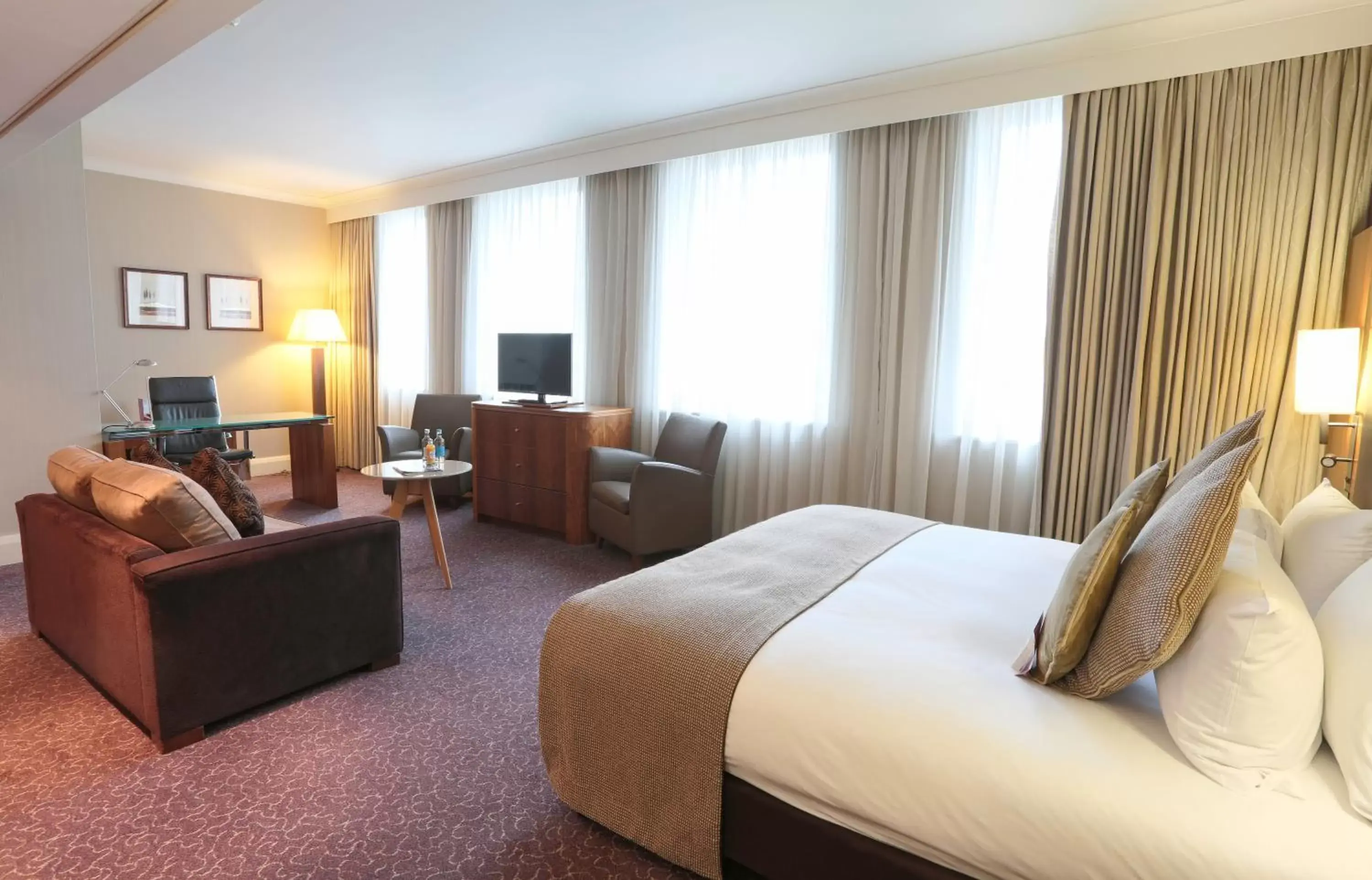 Photo of the whole room in Crowne Plaza London Ealing, an IHG Hotel