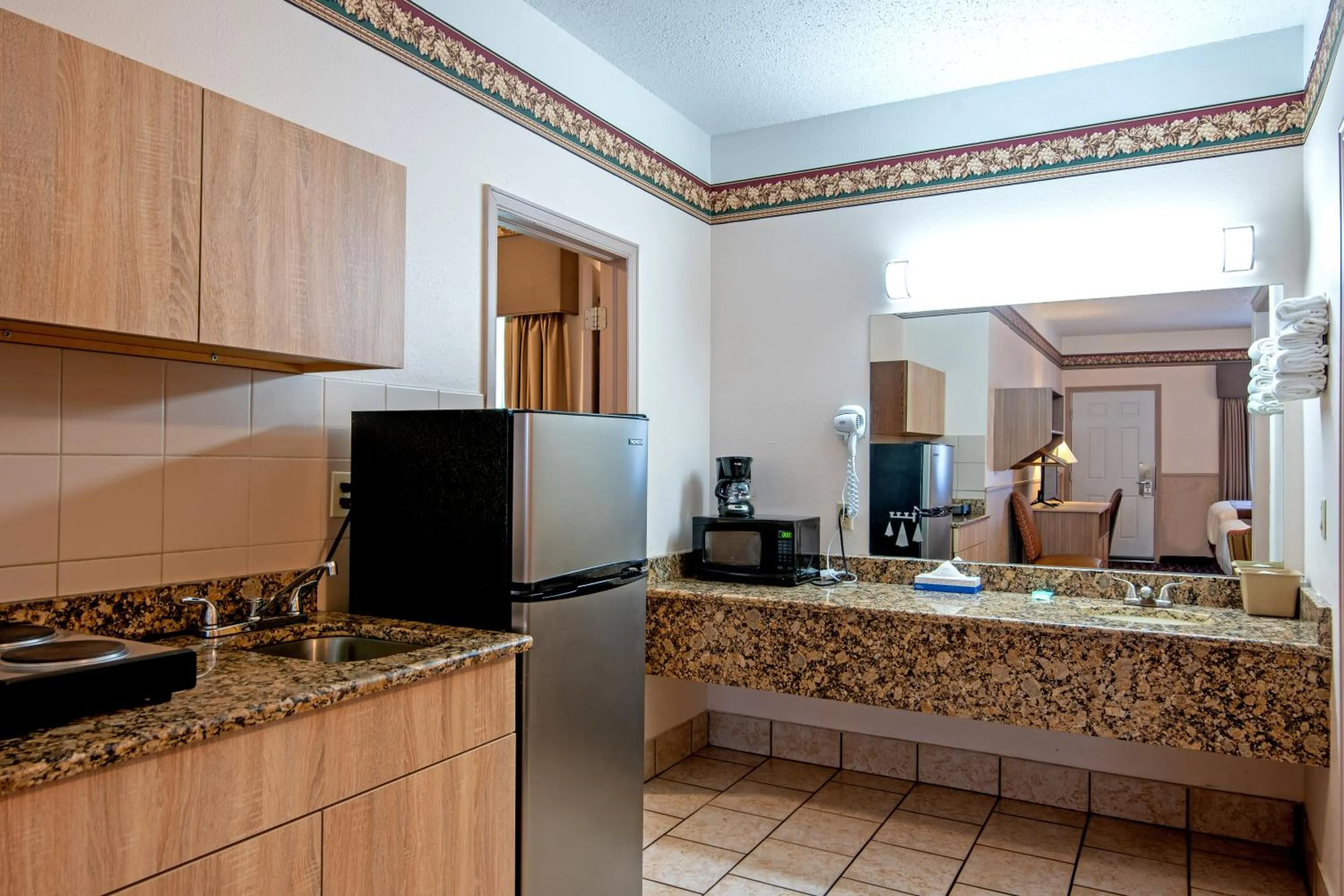 Kitchen or kitchenette in Silver Spruce Inn