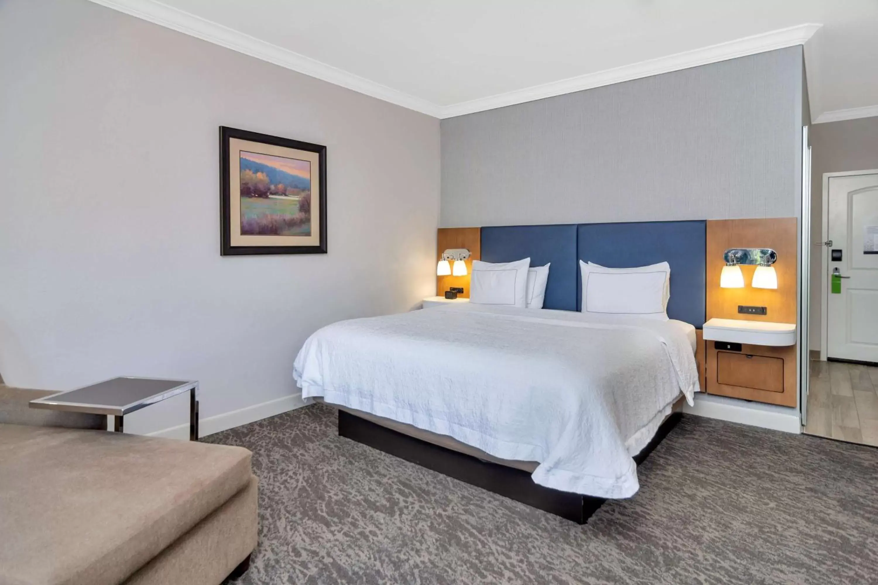 Bed in Hampton Inn & Suites Fort Worth-Fossil Creek