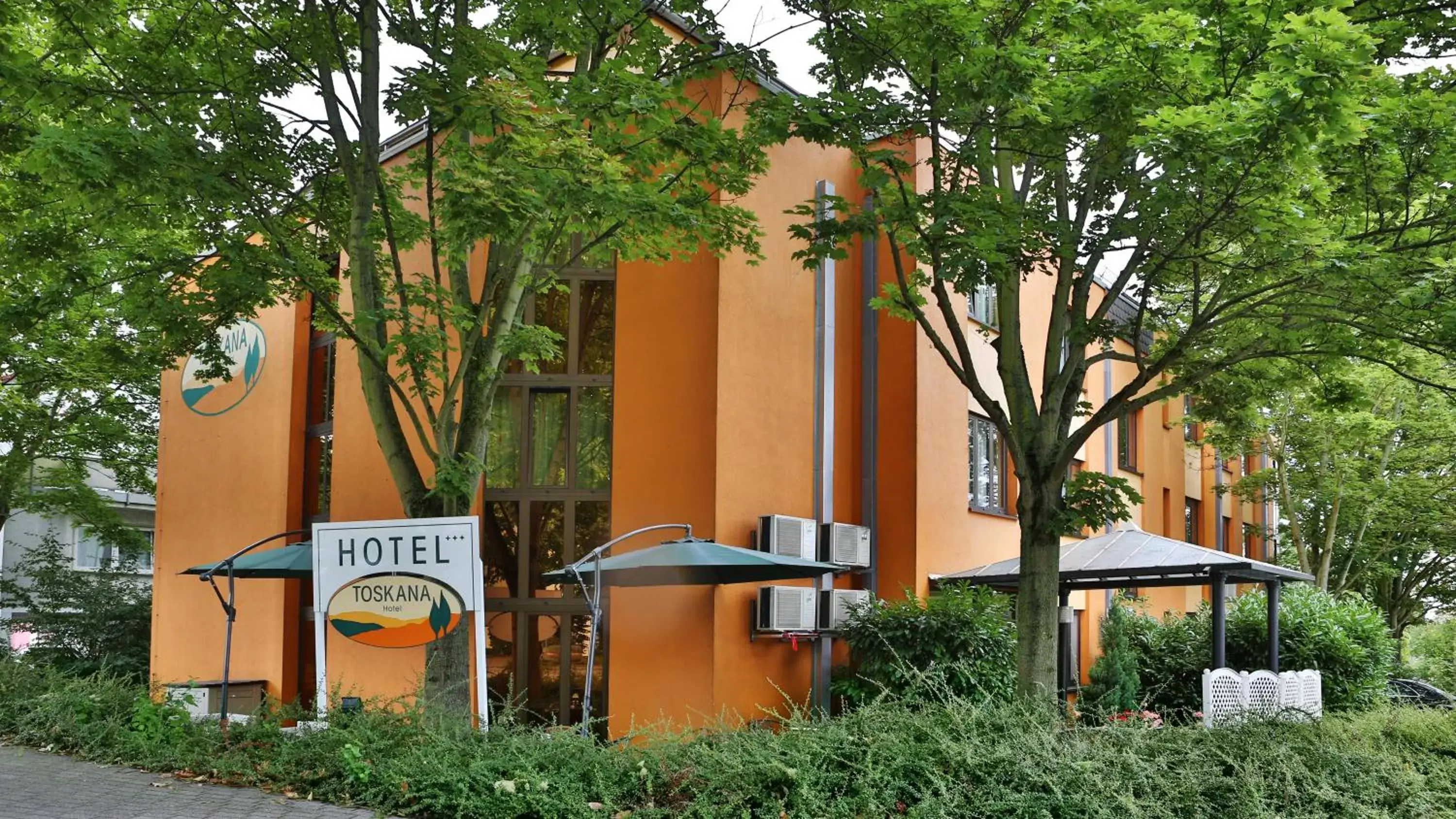 Facade/entrance in Hotel Toskana
