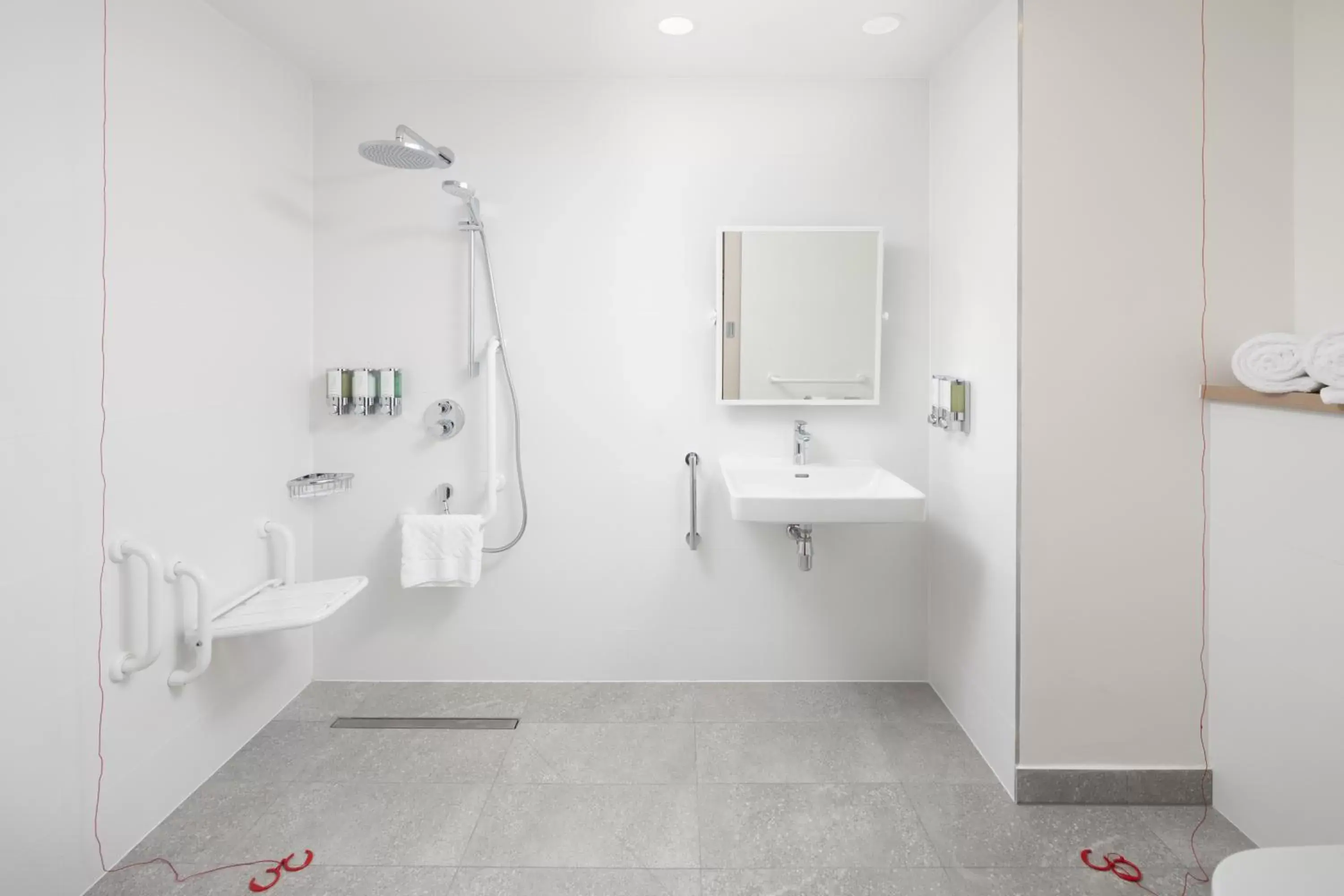 Shower, Bathroom in Hampton By Hilton Targu Mures