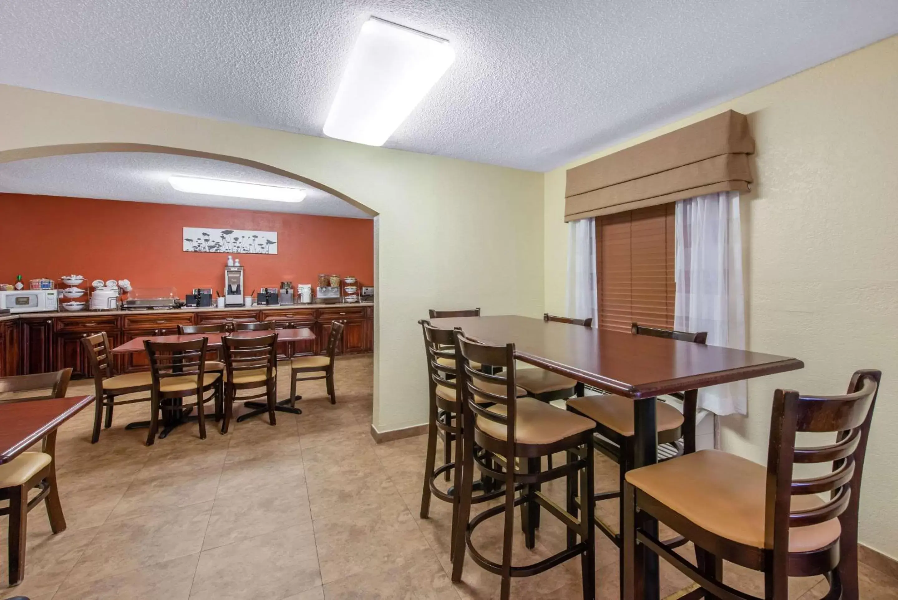 Restaurant/Places to Eat in Sleep Inn Sarasota North