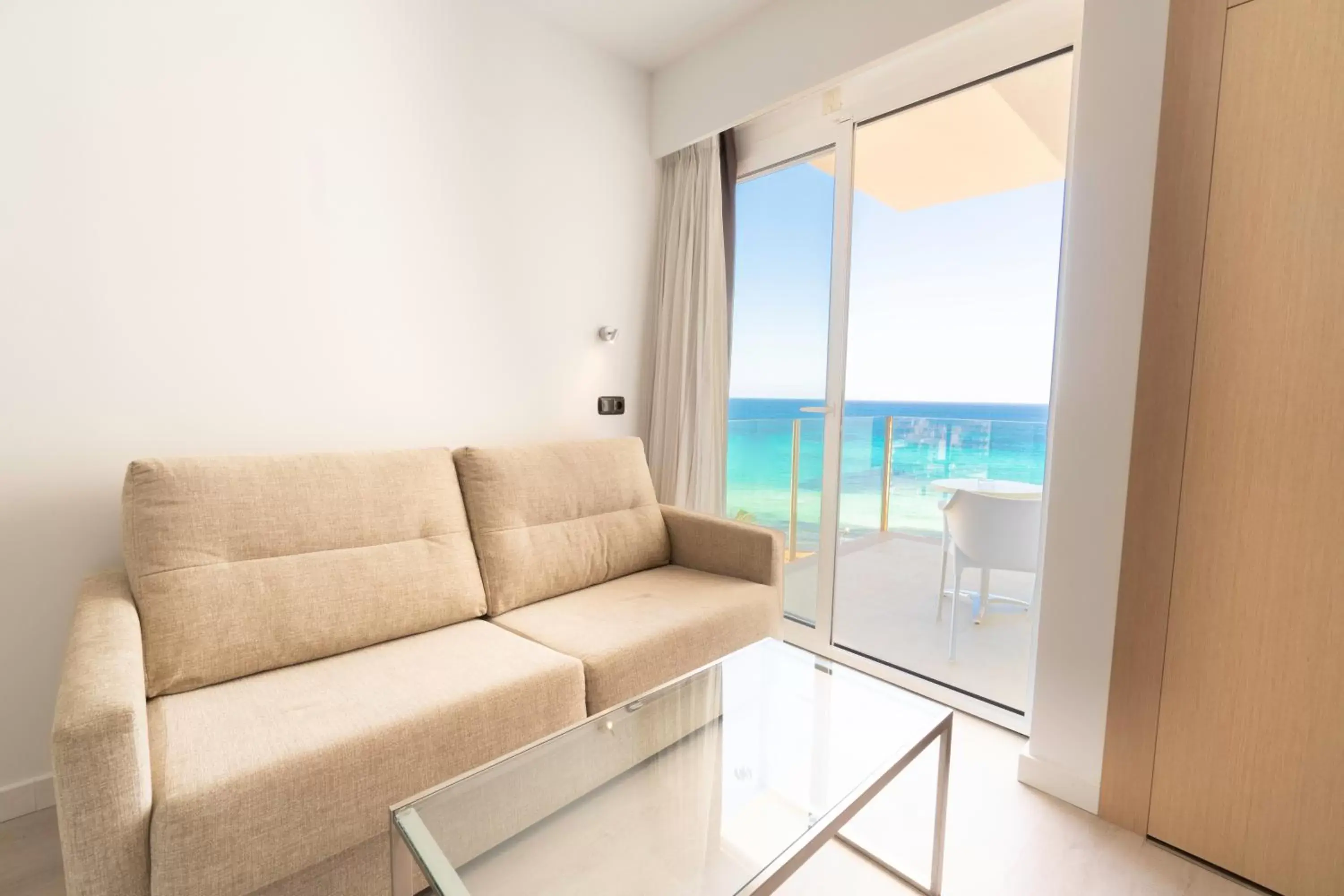 Photo of the whole room in CM Playa del Moro Photo of the whole room in CM Playa del Moro