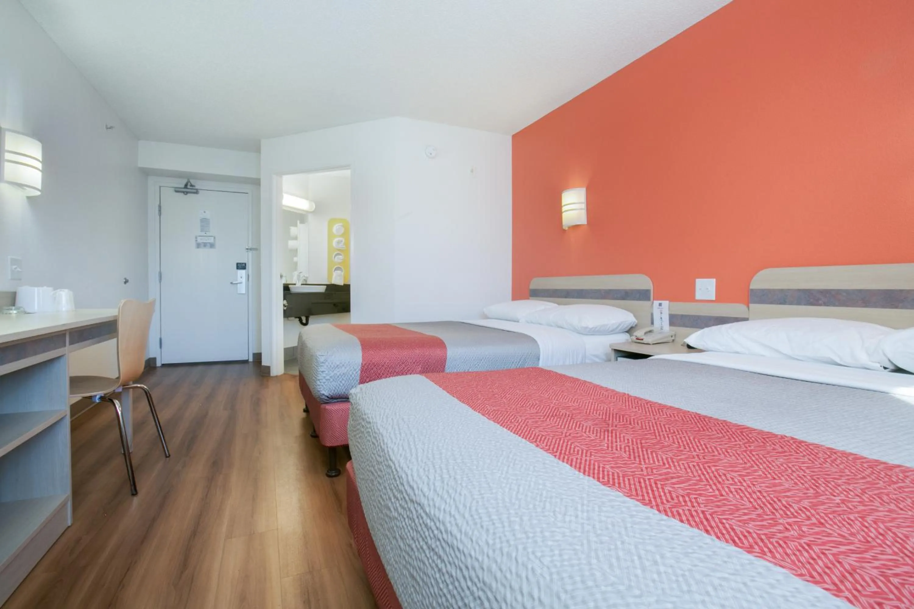 Bedroom, Bed in Motel 6-Brooklyn Center, MN - Minneapolis