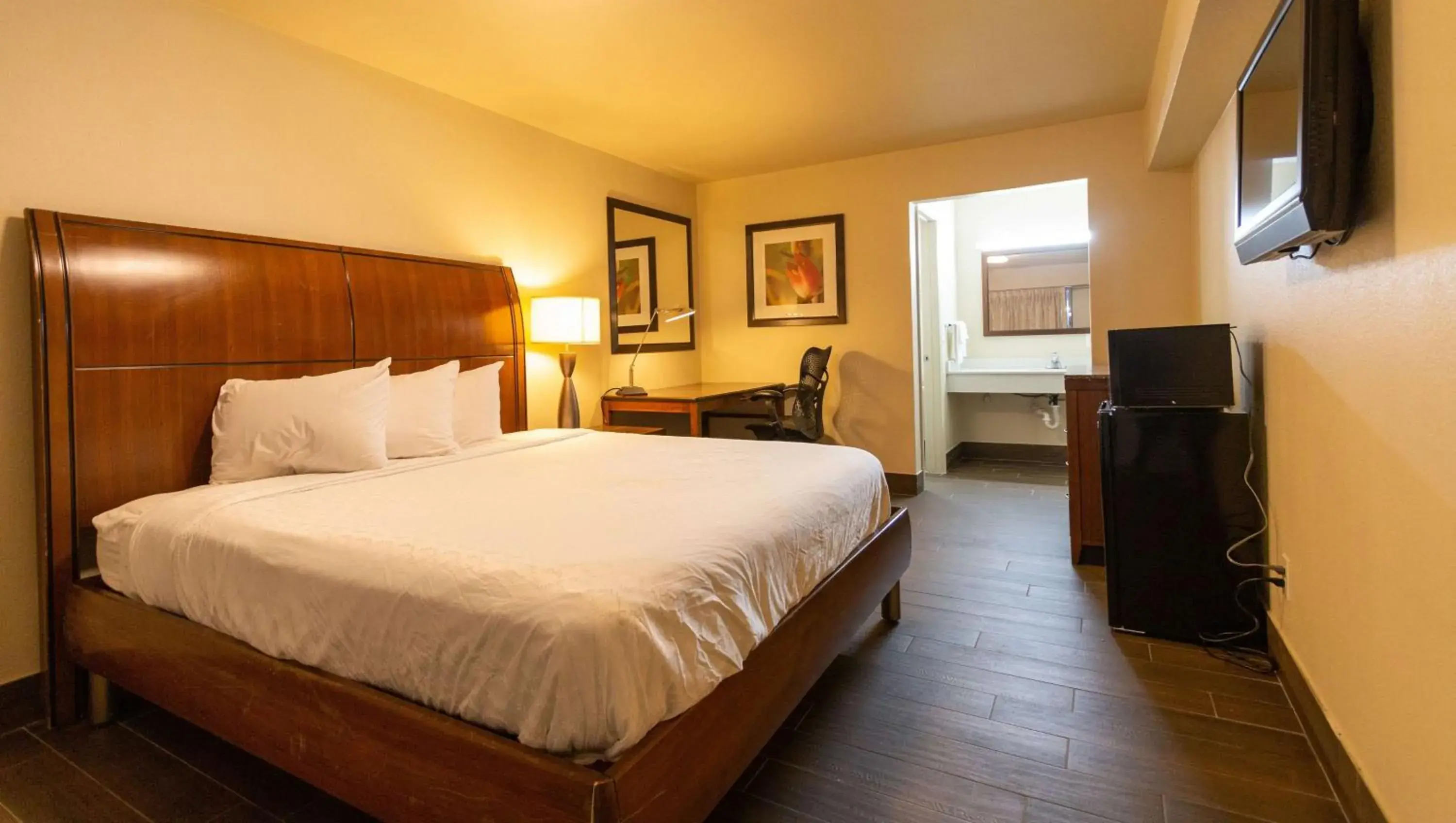 Photo of the whole room, Bed in Magnuson Extended Stay and Suites Airport Hotel
