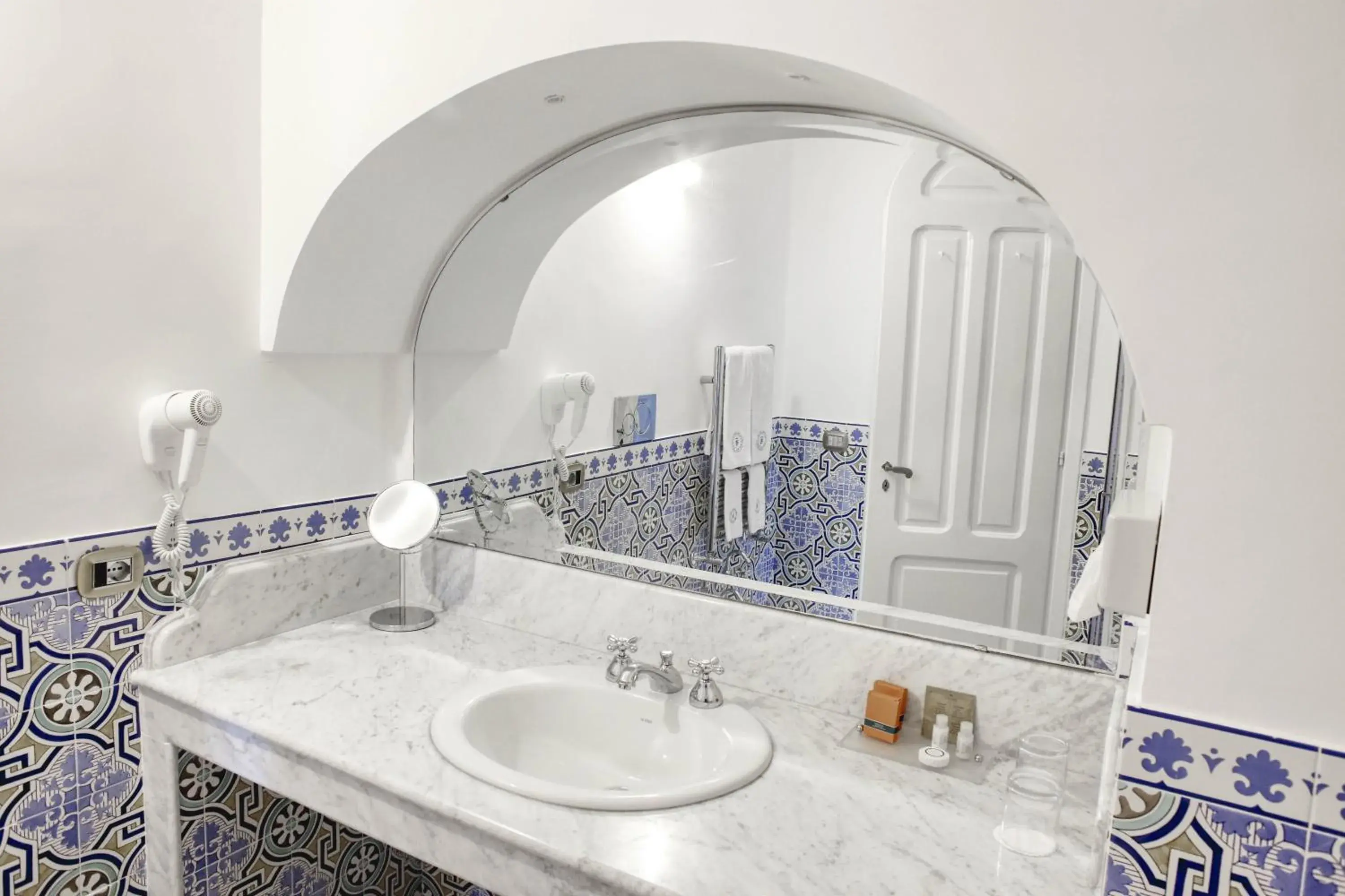 Bathroom in Palazzo Confalone
