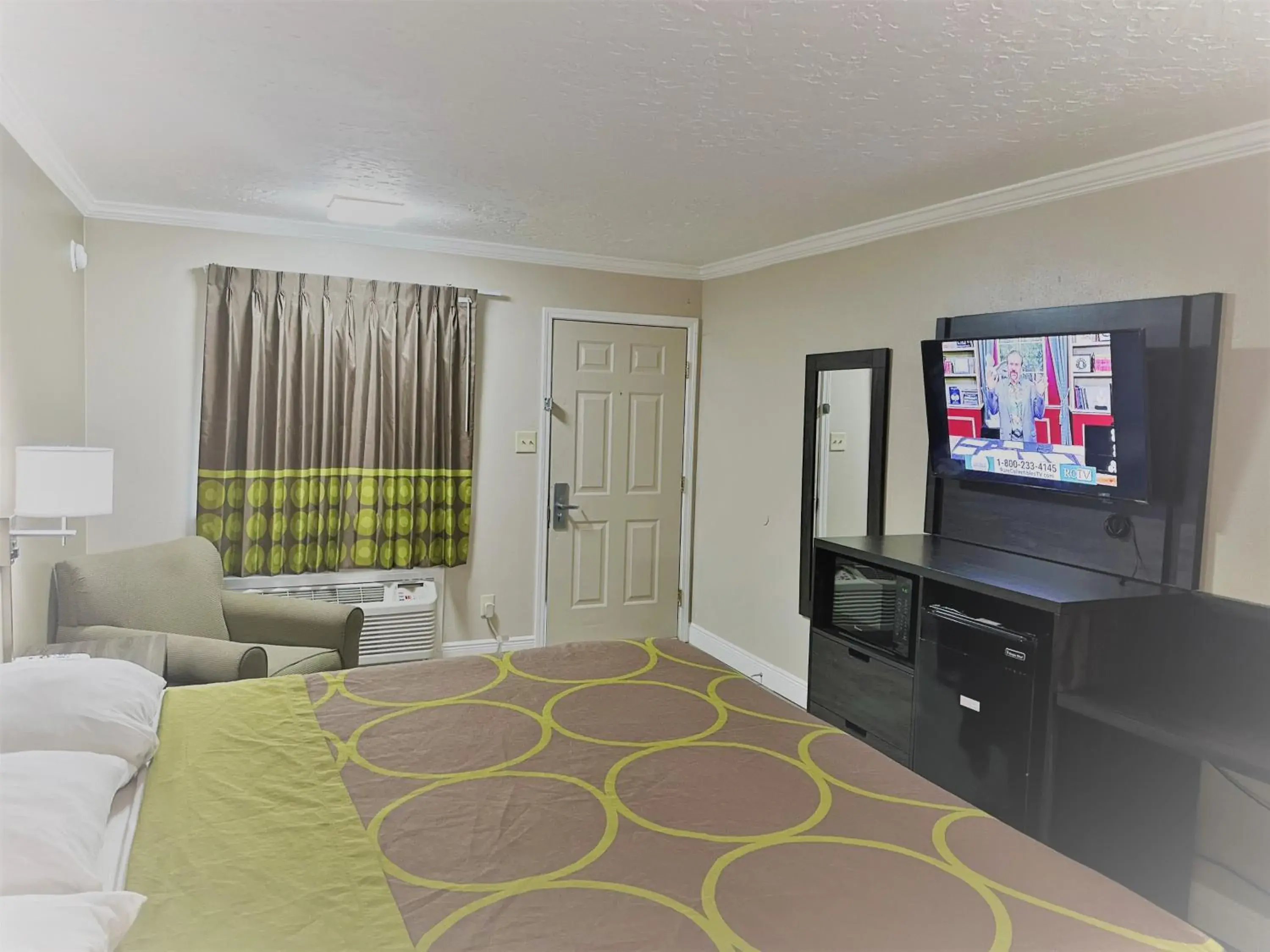 TV/Entertainment Center in Super 8 by Wyndham Picayune