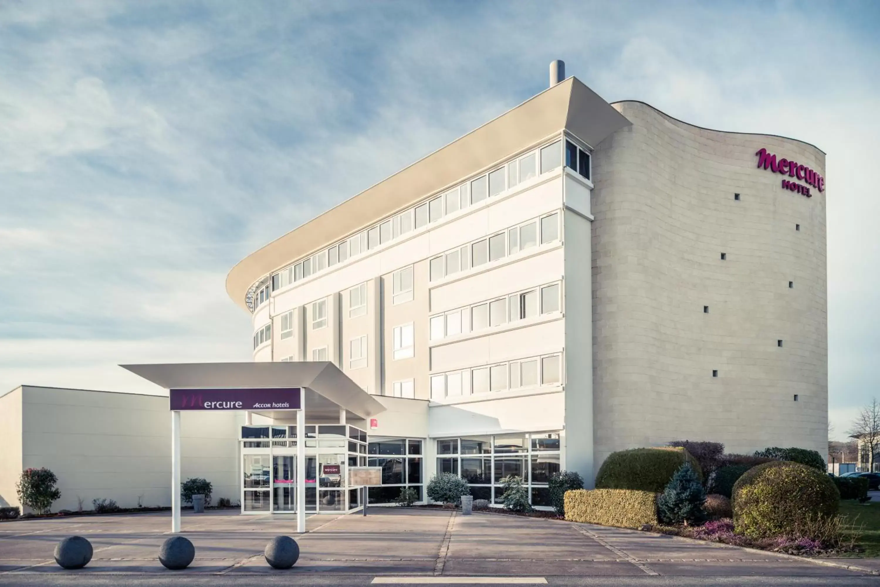 Facade/entrance, Property Building in Mercure Compiègne Sud