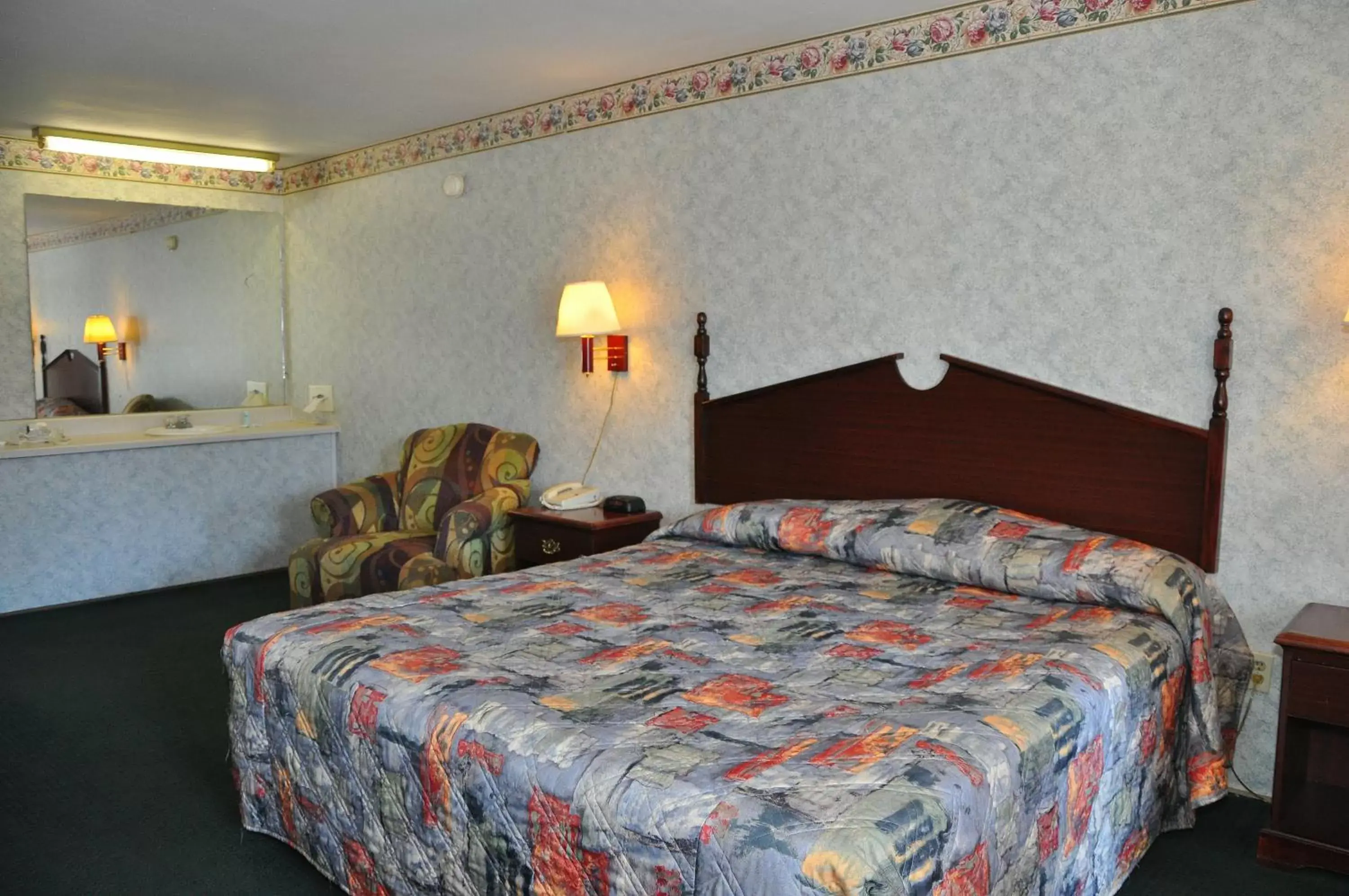 King Room - Disability Access in MERRIMAC INN & SUITES King Room - Disability Access in MERRIMAC INN & SUITES