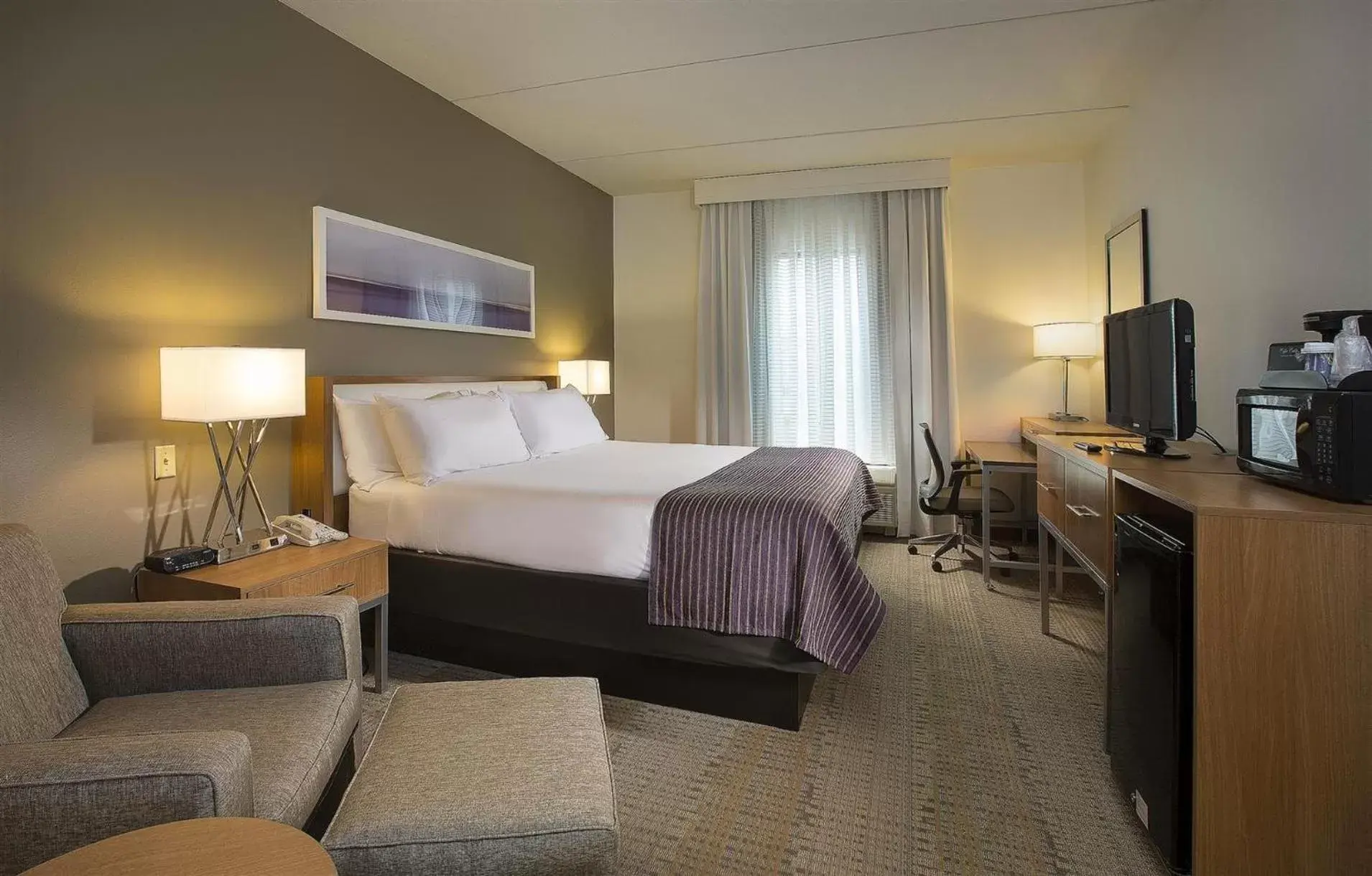 Photo of the whole room, Bed in Holiday Inn Express and Suites New Orleans Airport, an IHG Hotel