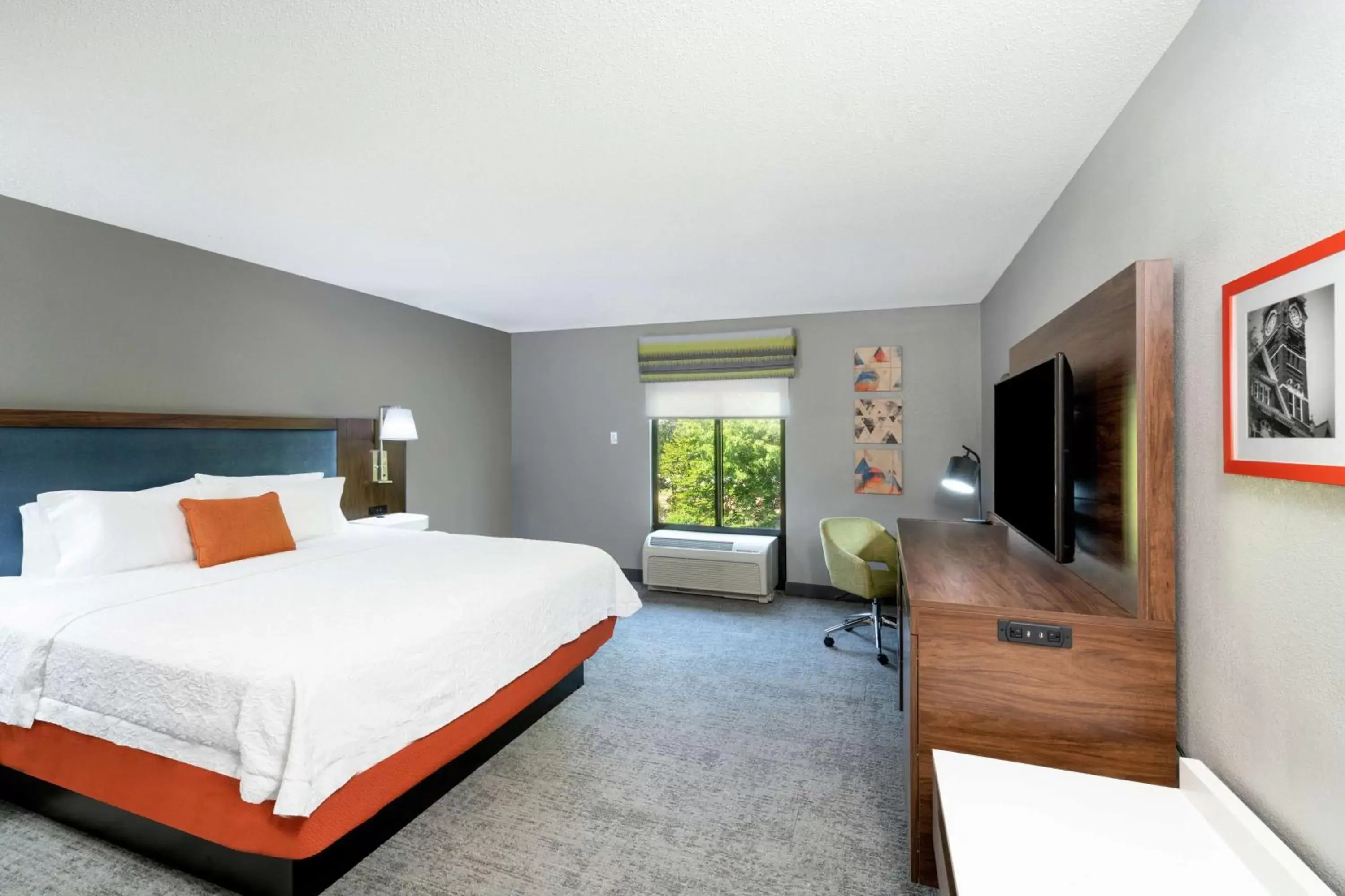 Bedroom in Hampton Inn & Suites Opelika-I-85 Auburn Area