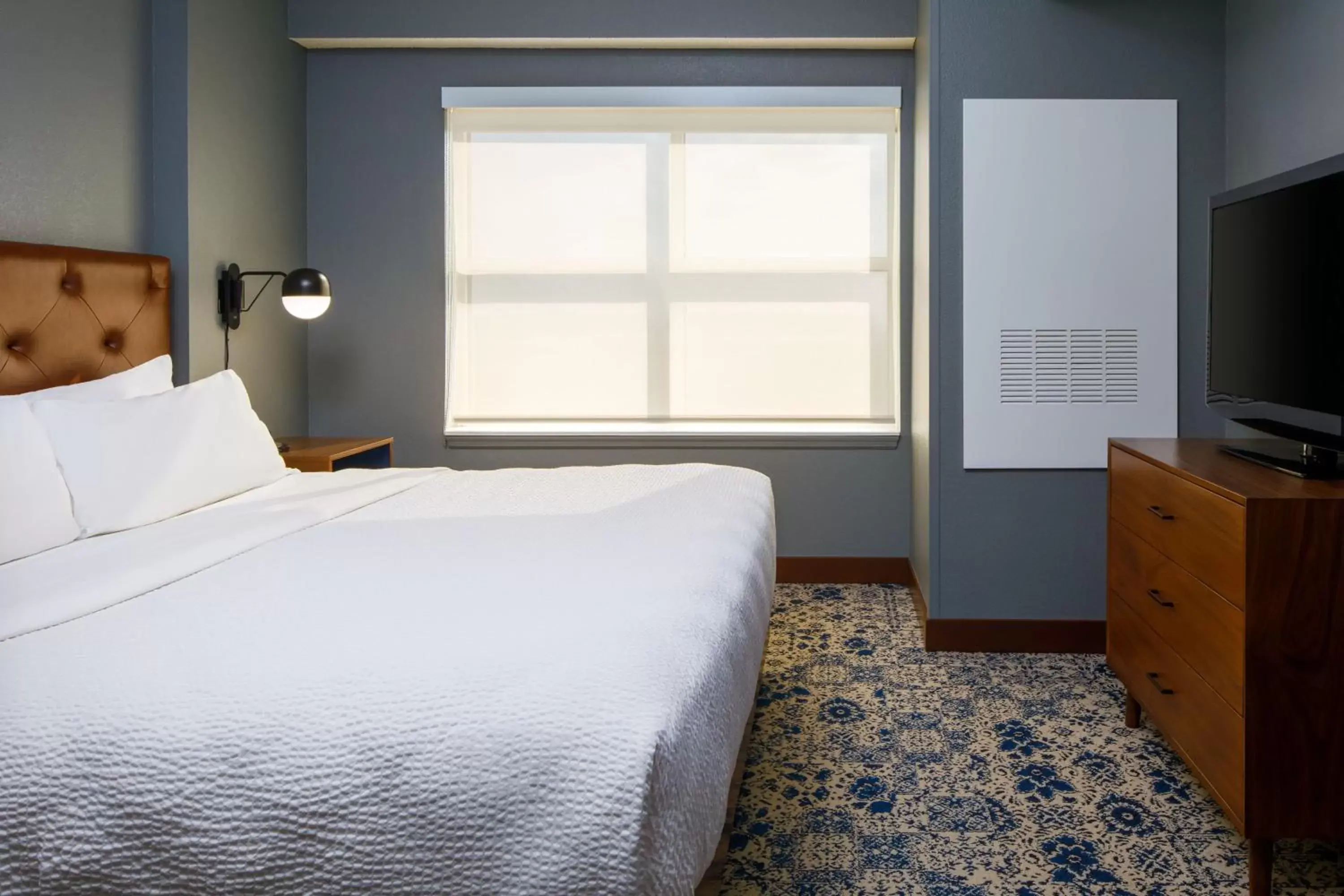 Bedroom, Bed in Four Points by Sheraton Louisville Airport