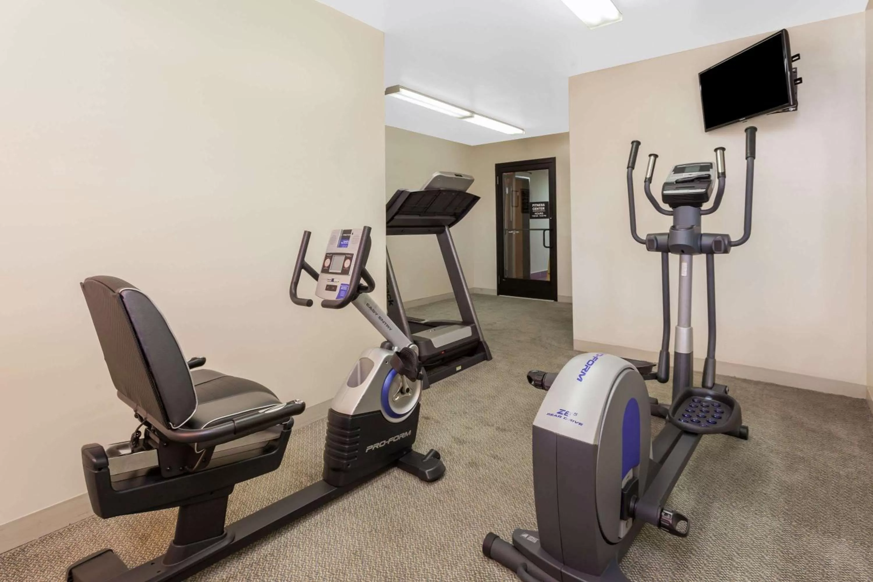 Fitness centre/facilities in Super 8 by Wyndham Imlay City