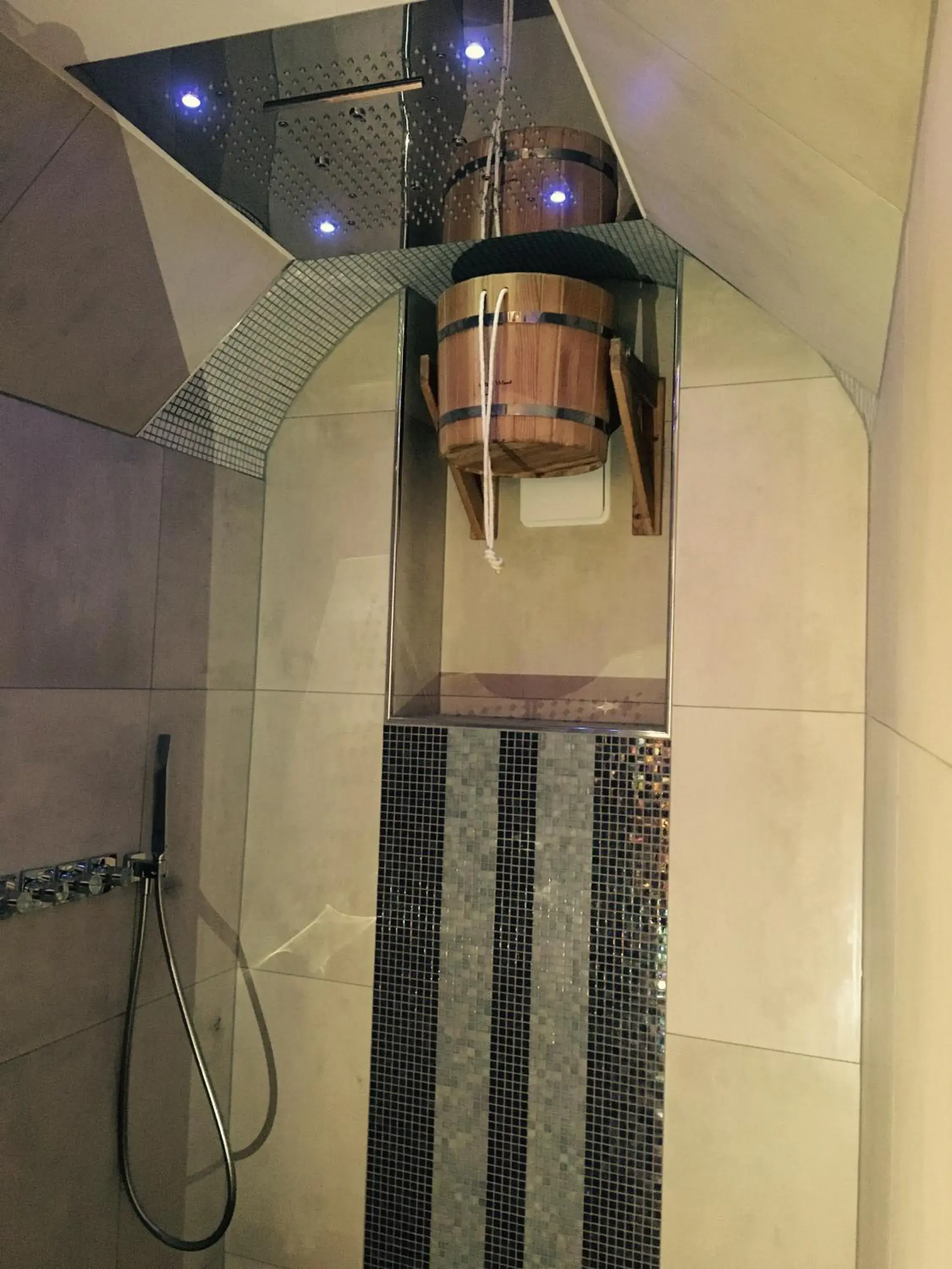 Spa and wellness centre/facilities in Hôtel Brésil Opéra SPA Spa and wellness centre/facilities in Hôtel Brésil Opéra SPA