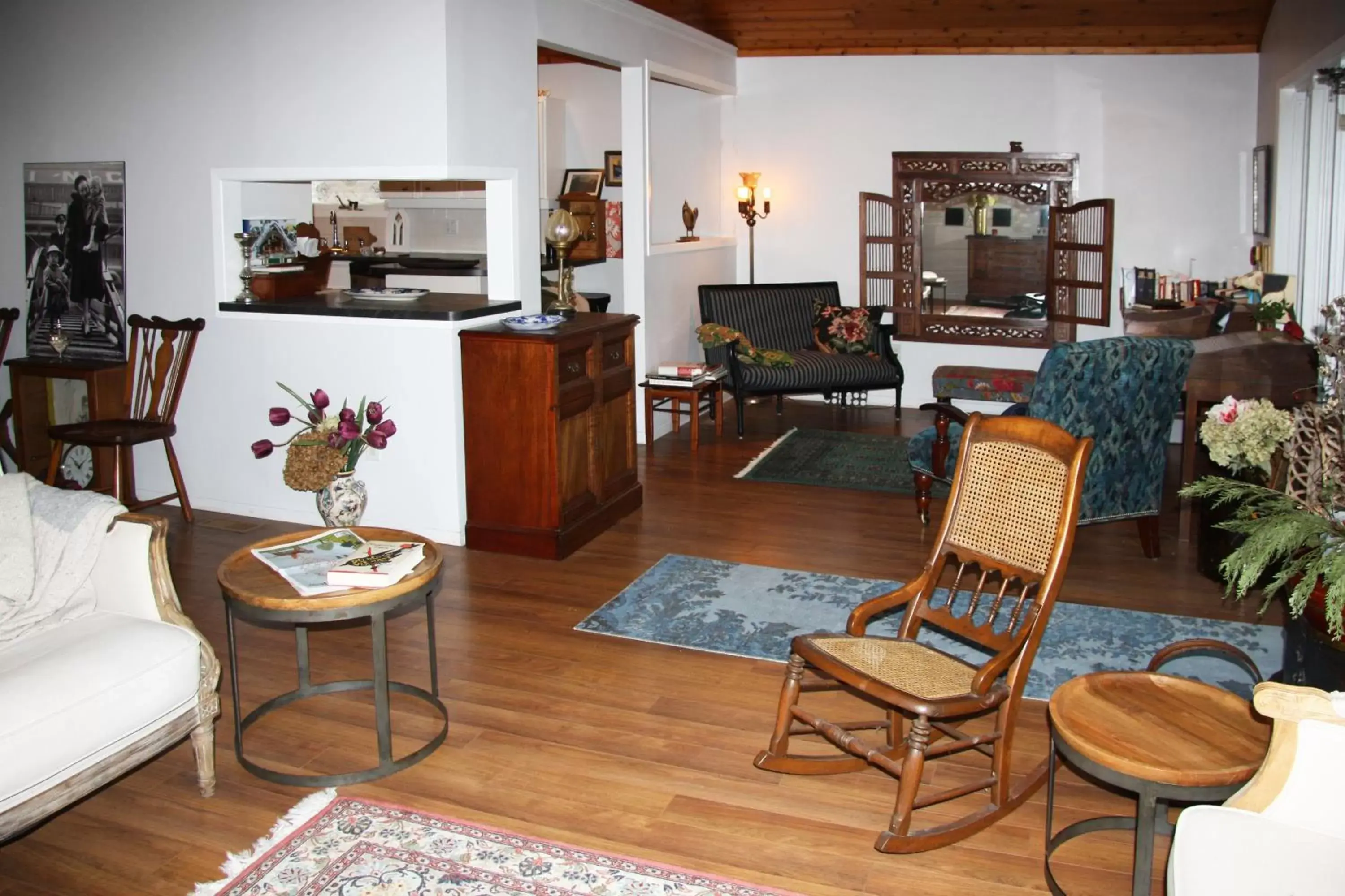 Living room in 2 Moon Cottage