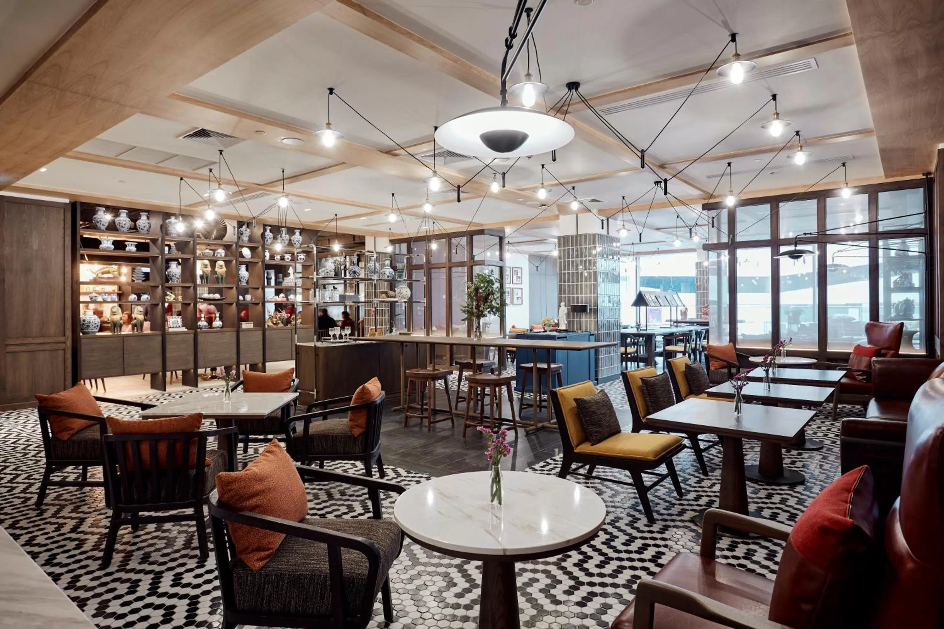 Restaurant/places to eat in Montien Hotel Surawong Bangkok