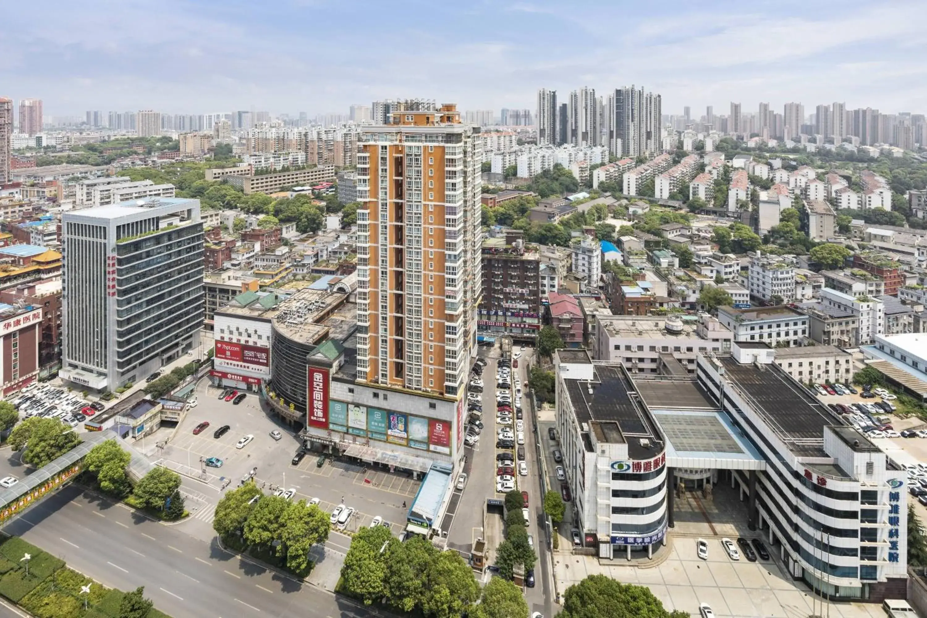 Photo of the whole room, Bird's-eye View in Courtyard by Marriott Changsha South