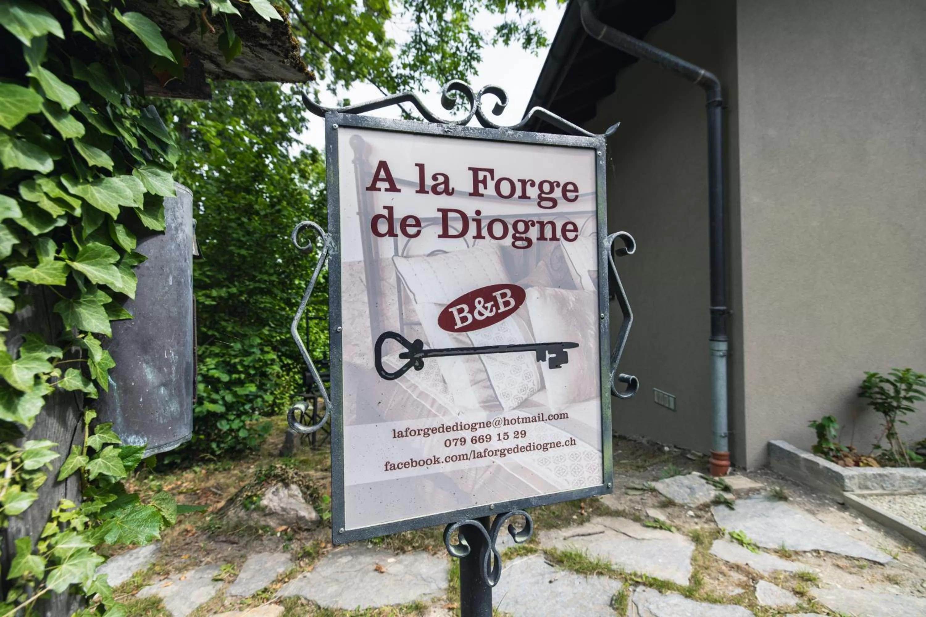 Decorative detail in B&B La Forge de Diogne - luxury and cosy alpine lodge