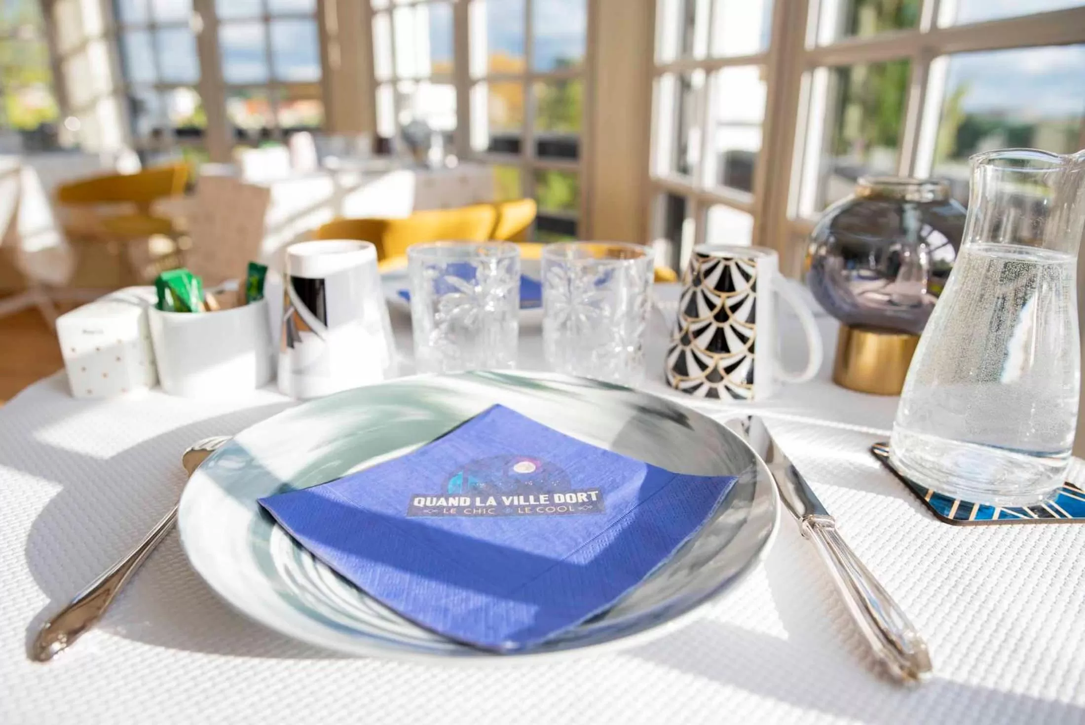 Dining area in Quand la ville dort