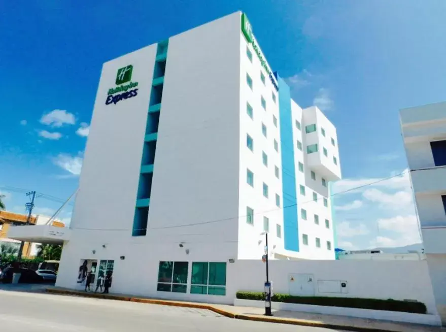 Property building in Holiday Inn Express Tuxtla Gutierrez La Marimba by IHG Property building in Holiday Inn Express Tuxtla Gutierrez La Marimba by IHG