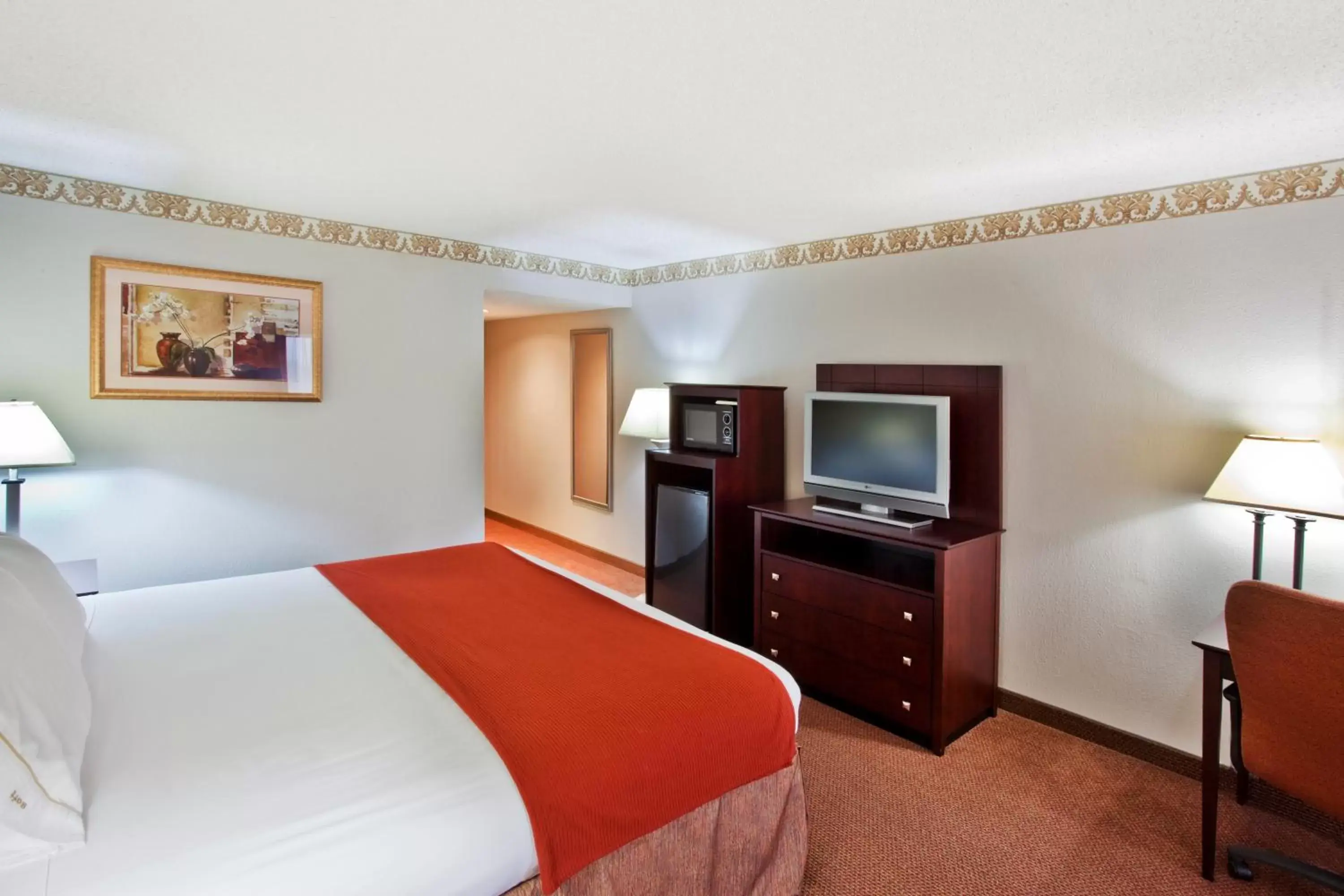Bed in Holiday Inn Express Atlanta W (I-20) Douglasville, an IHG Hotel