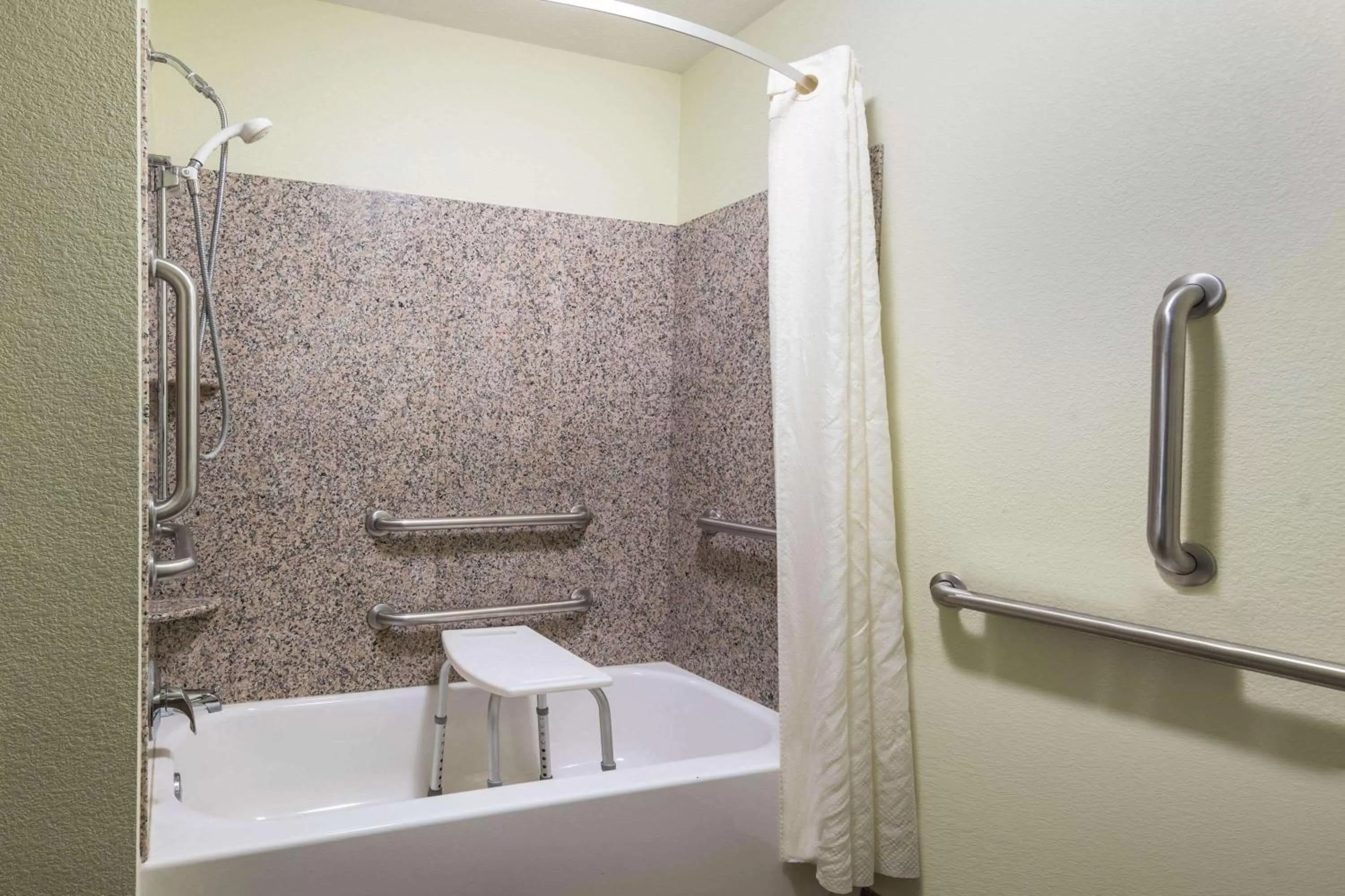 Bathroom in La Quinta by Wyndham Las Vegas Airport South