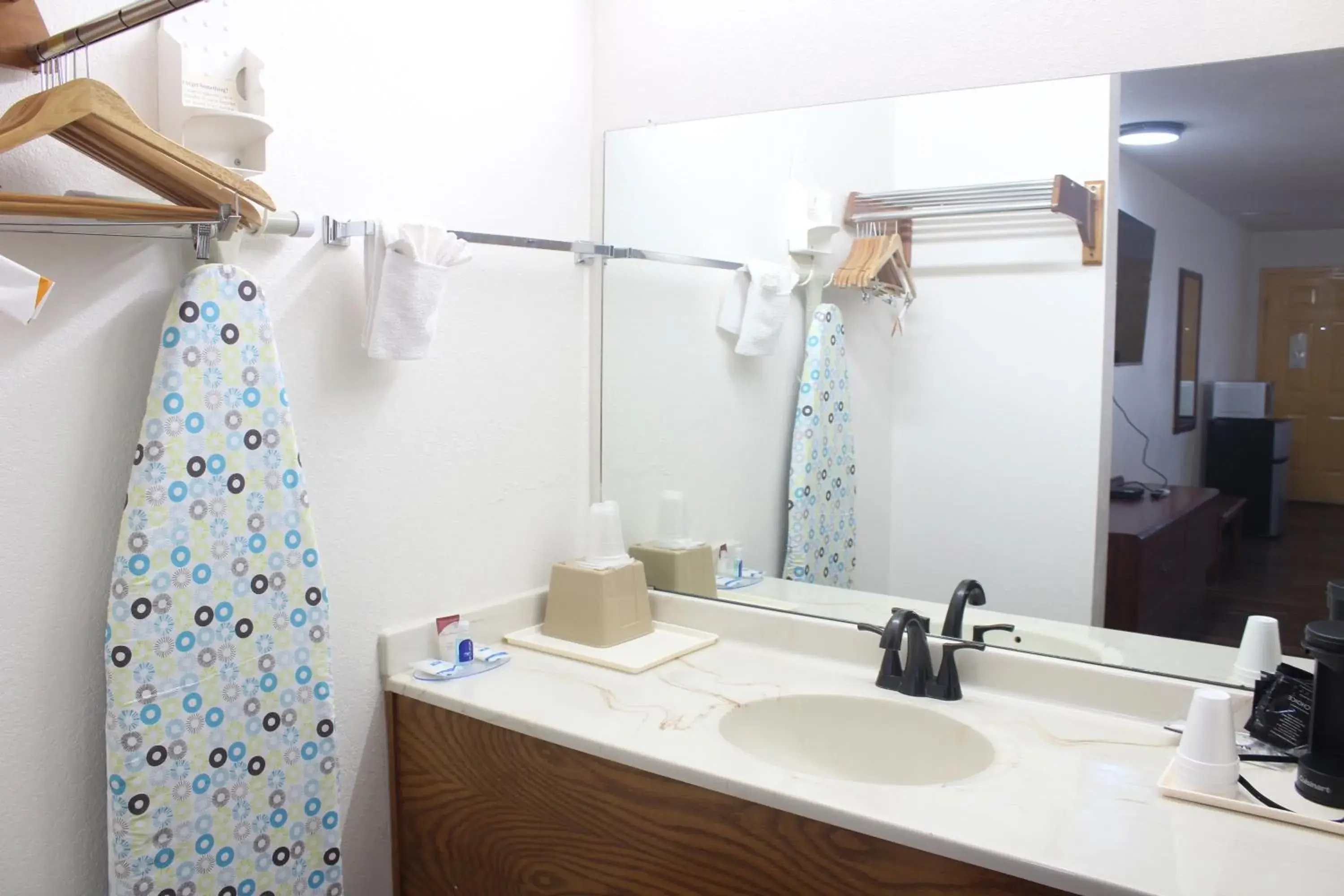 towels, Bathroom in Rodeway Inn Tucumcari
