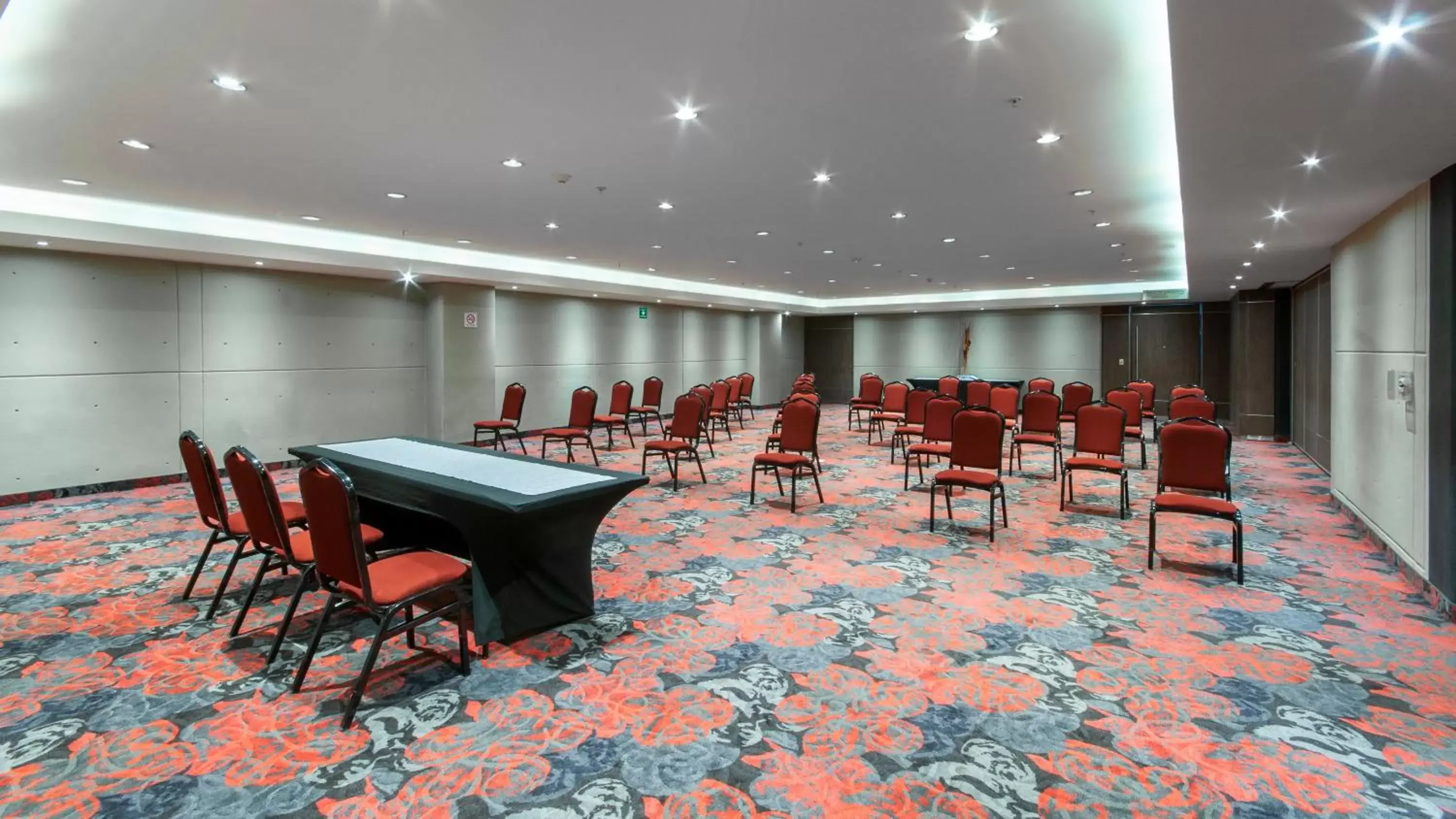 Meeting/conference room in Holiday Inn Buenavista, an IHG Hotel
