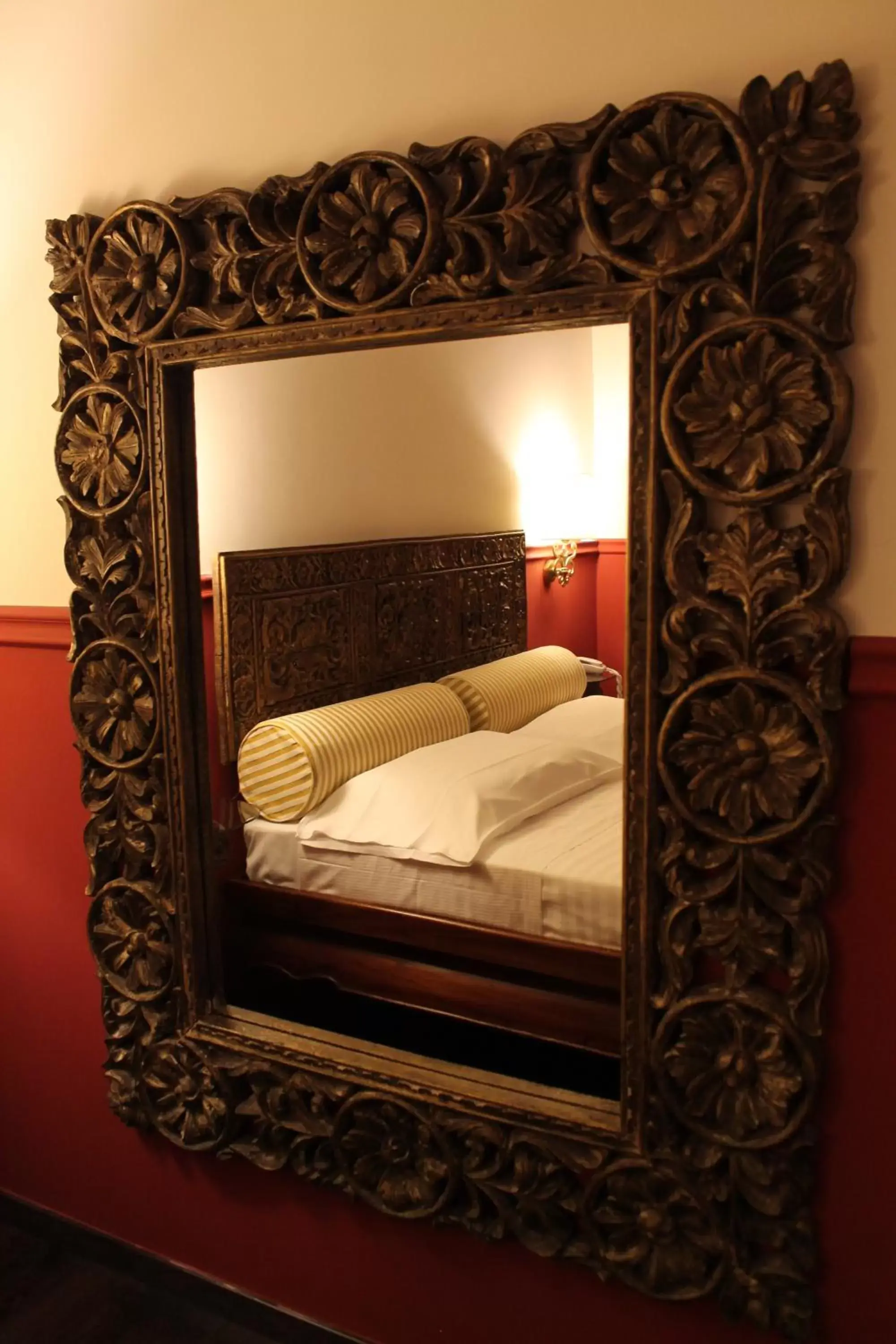 Decorative detail, Bed in Hotel Don Carlo