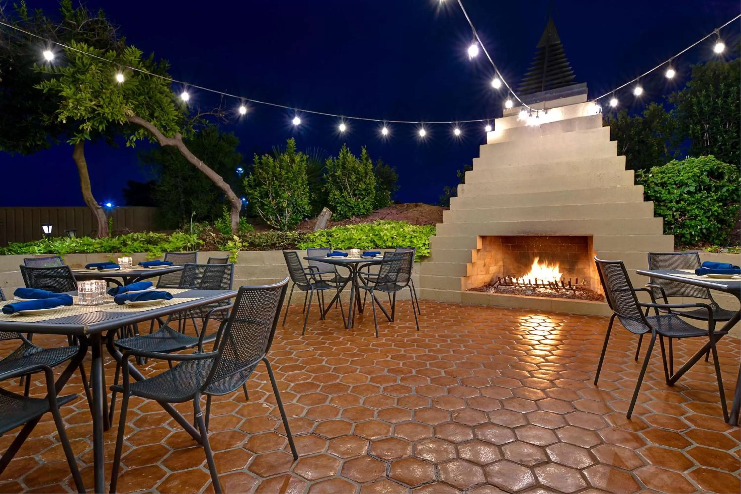 Patio in DoubleTree by Hilton Phoenix- Tempe