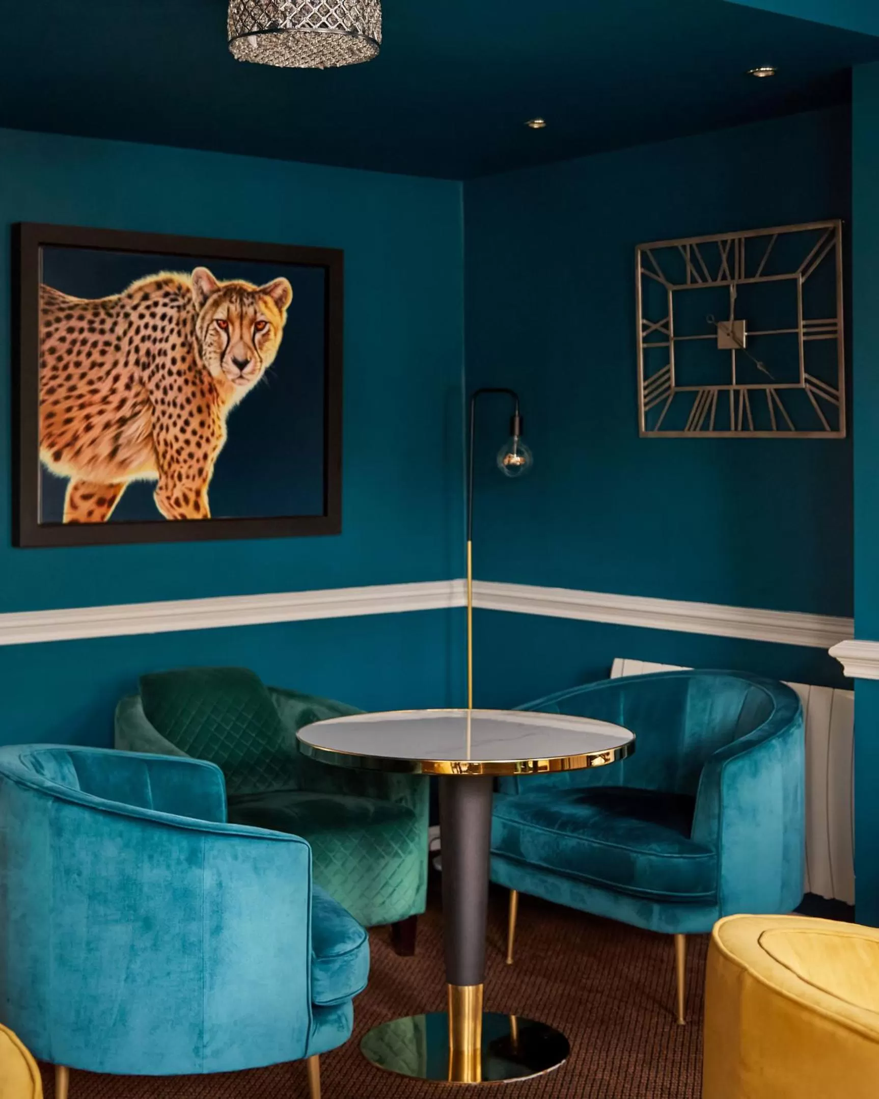 Lounge or bar in The Royal Adelaide Hotel