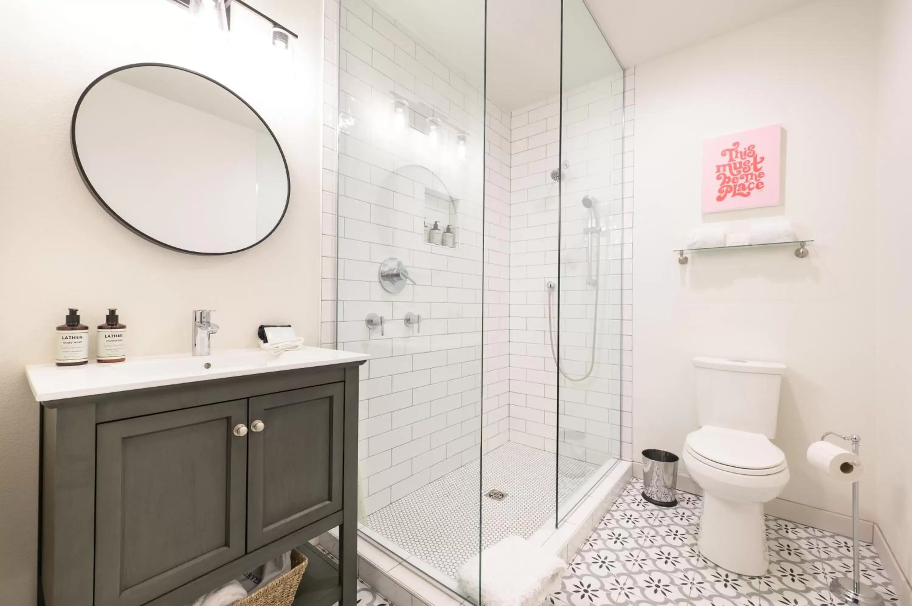 Shower, Bathroom in The Setting Inn Willamette Valley