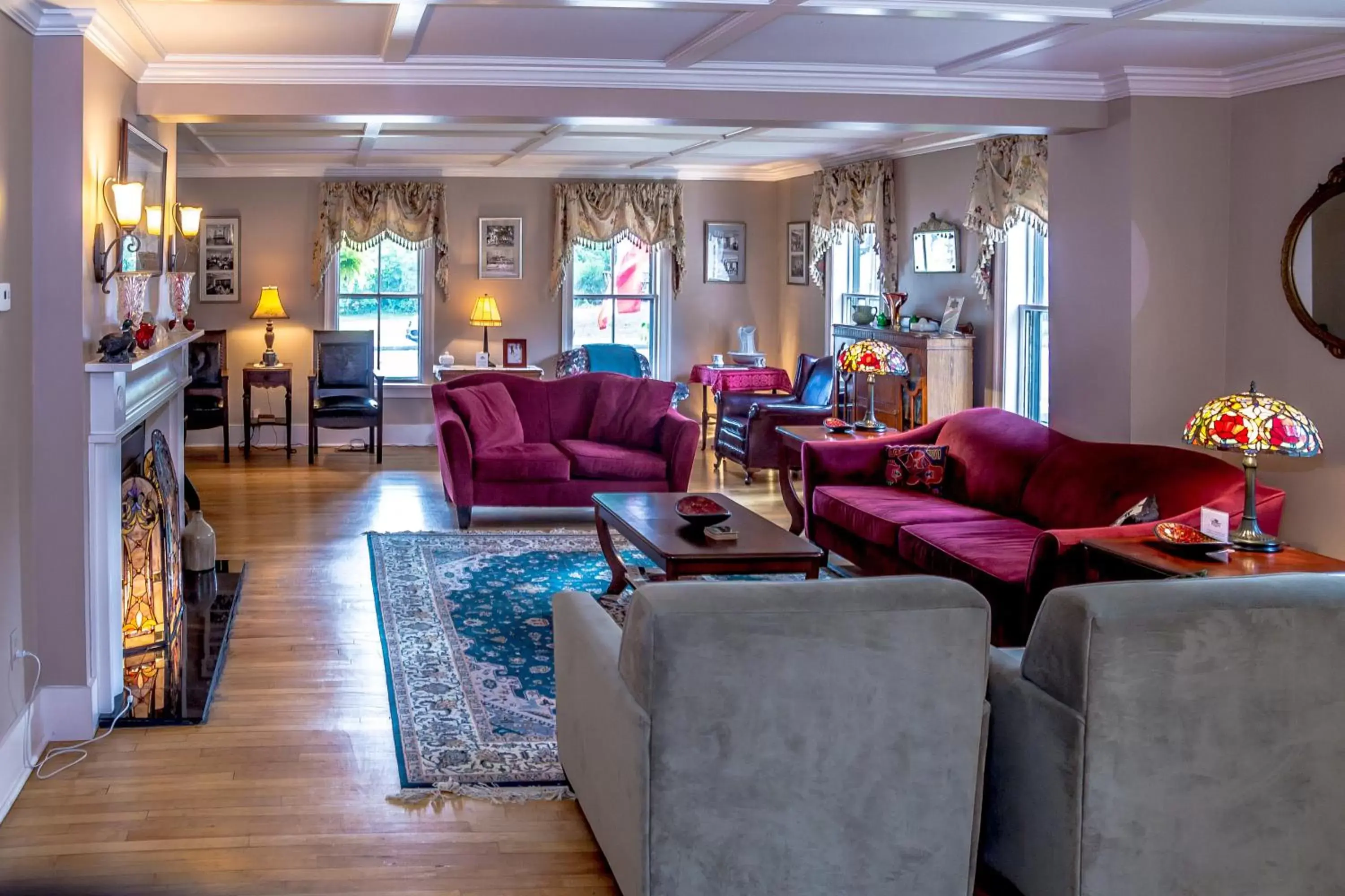 Living room in Cranmore Inn and Suites, a North Conway boutique hotel