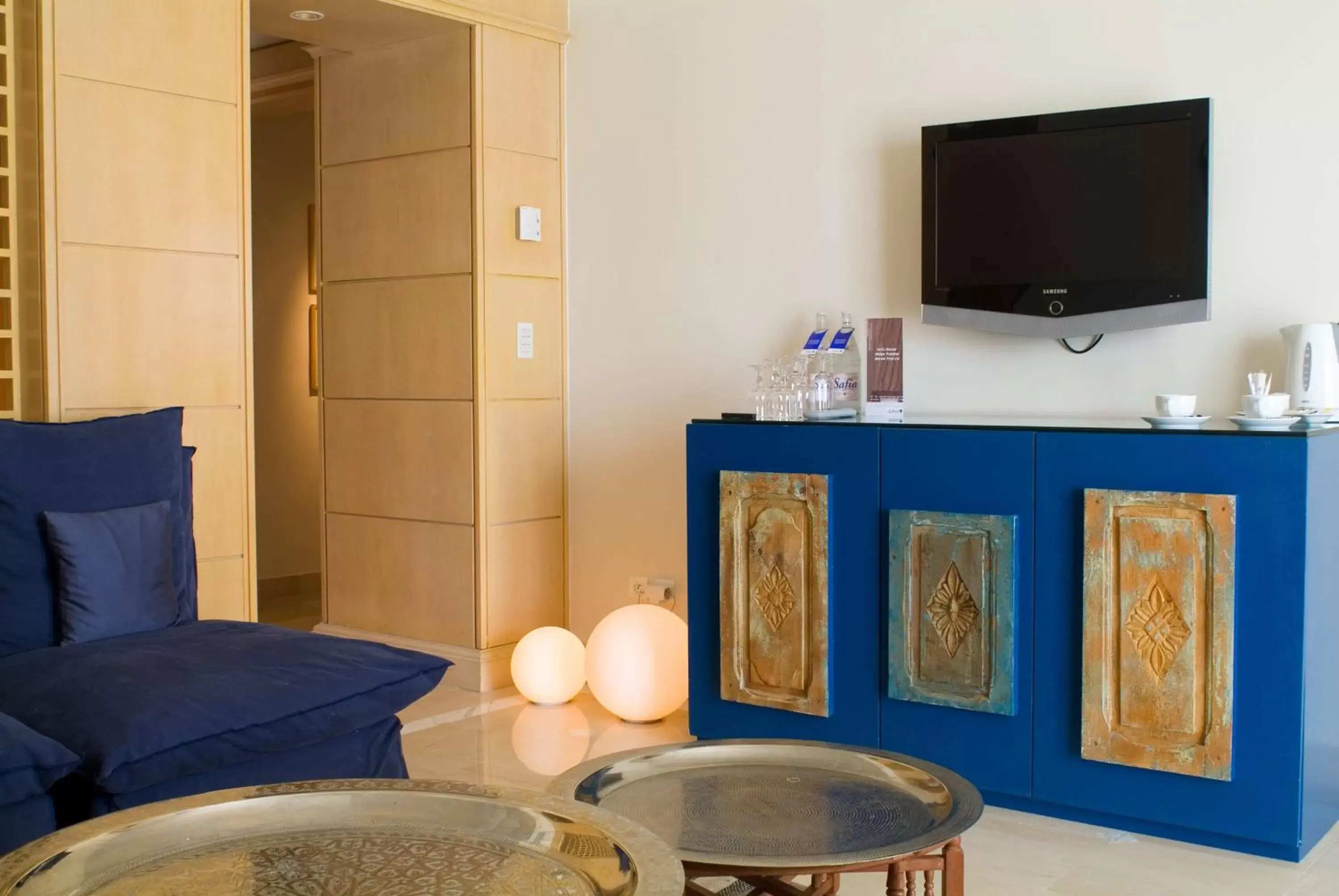 Living room, TV/Entertainment Center in Radisson Blu Palace Resort & Thalasso, Djerba