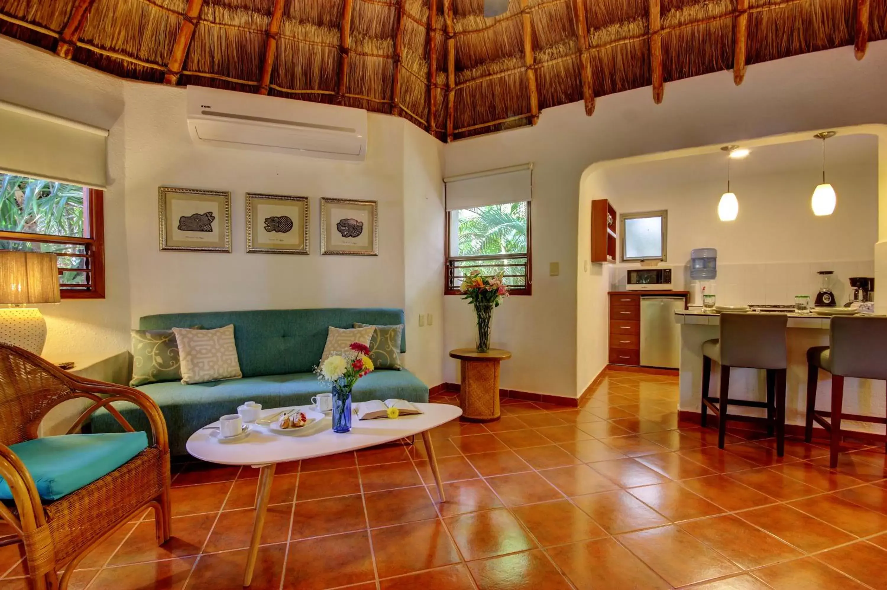Kitchen or kitchenette, Seating Area in Riviera Maya Suites