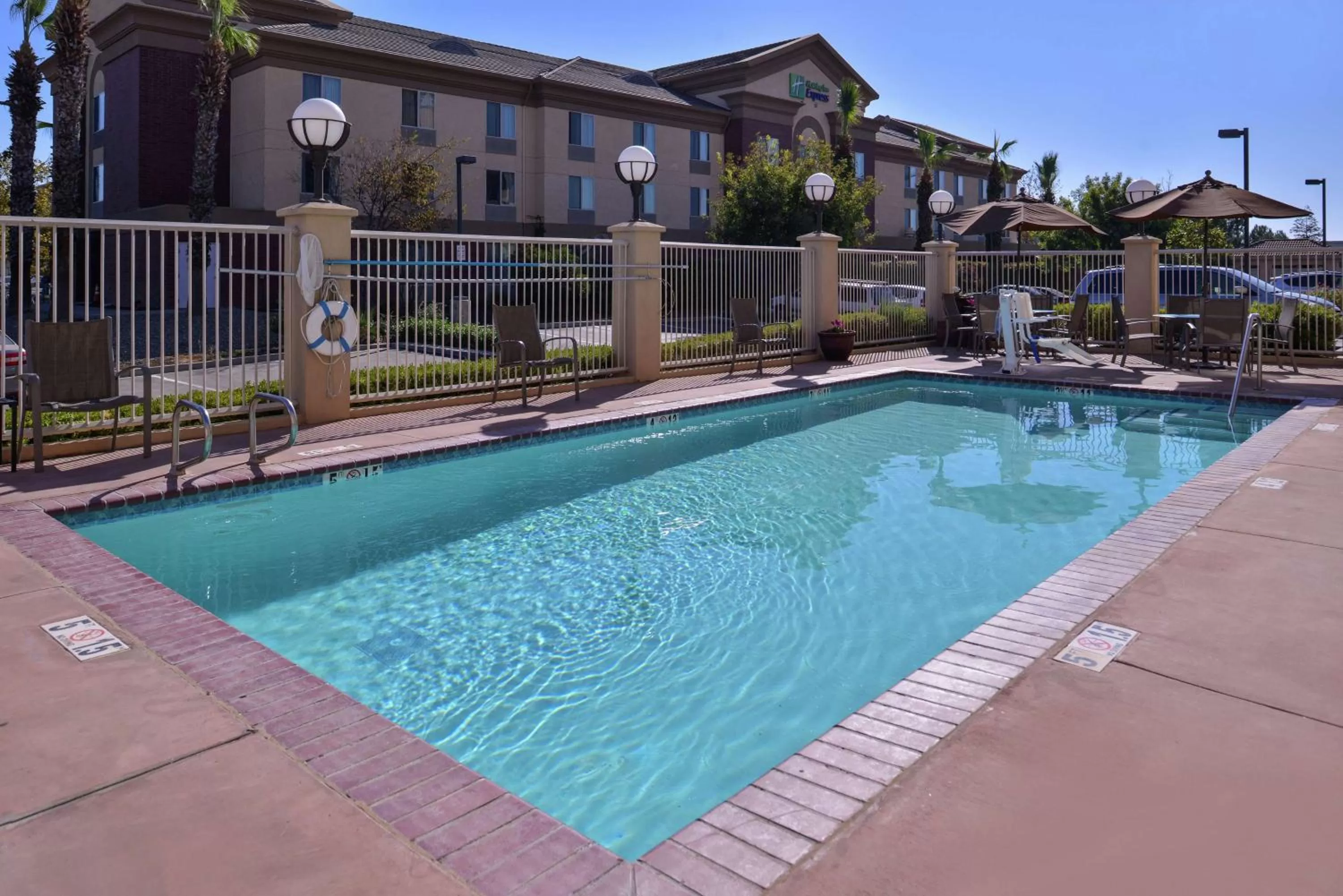 Pool view in Hampton Inn & Suites Woodland-Sacramento Area