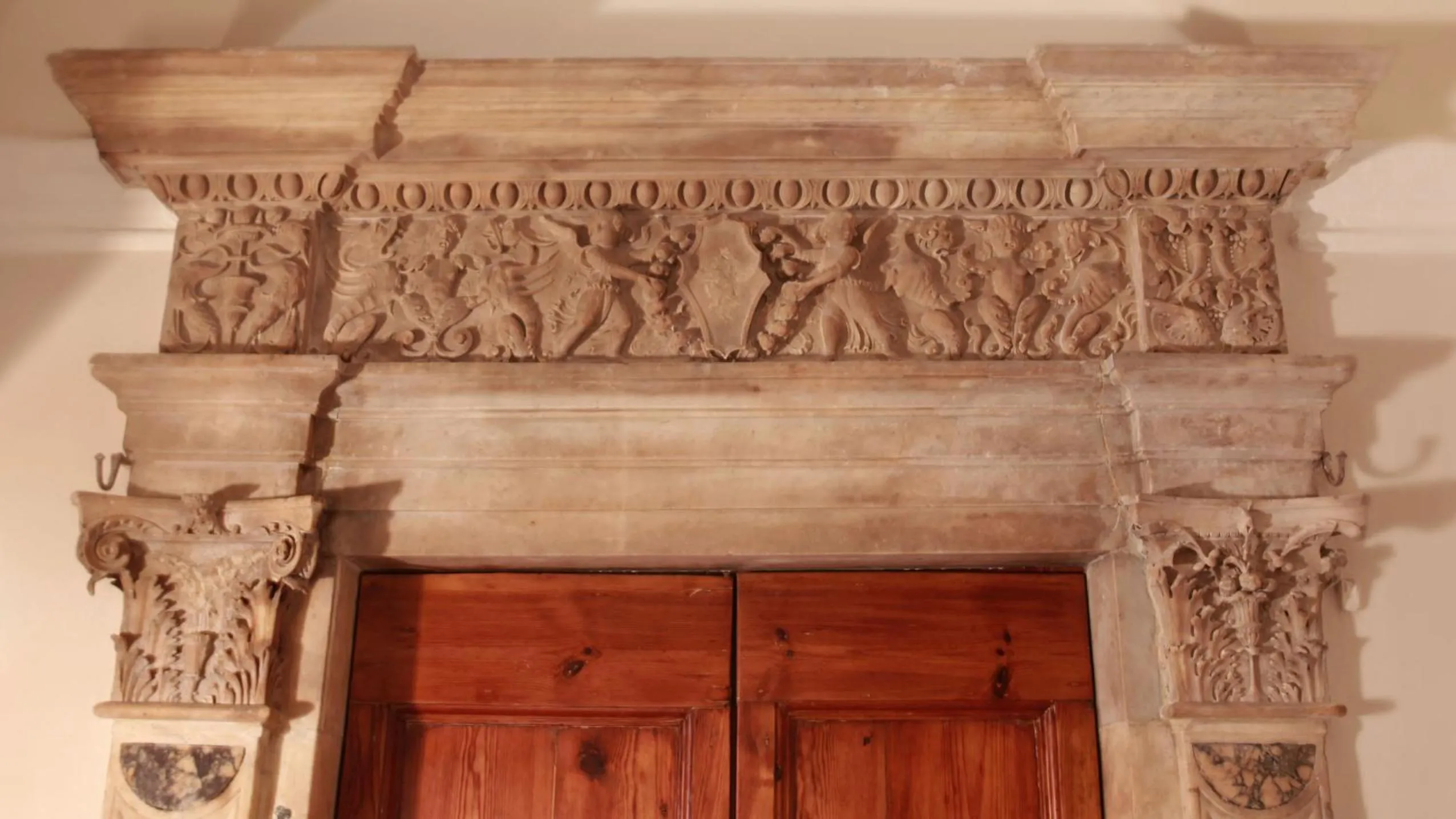 Decorative detail in Hotel Le Nuvole Residenza d'Epoca