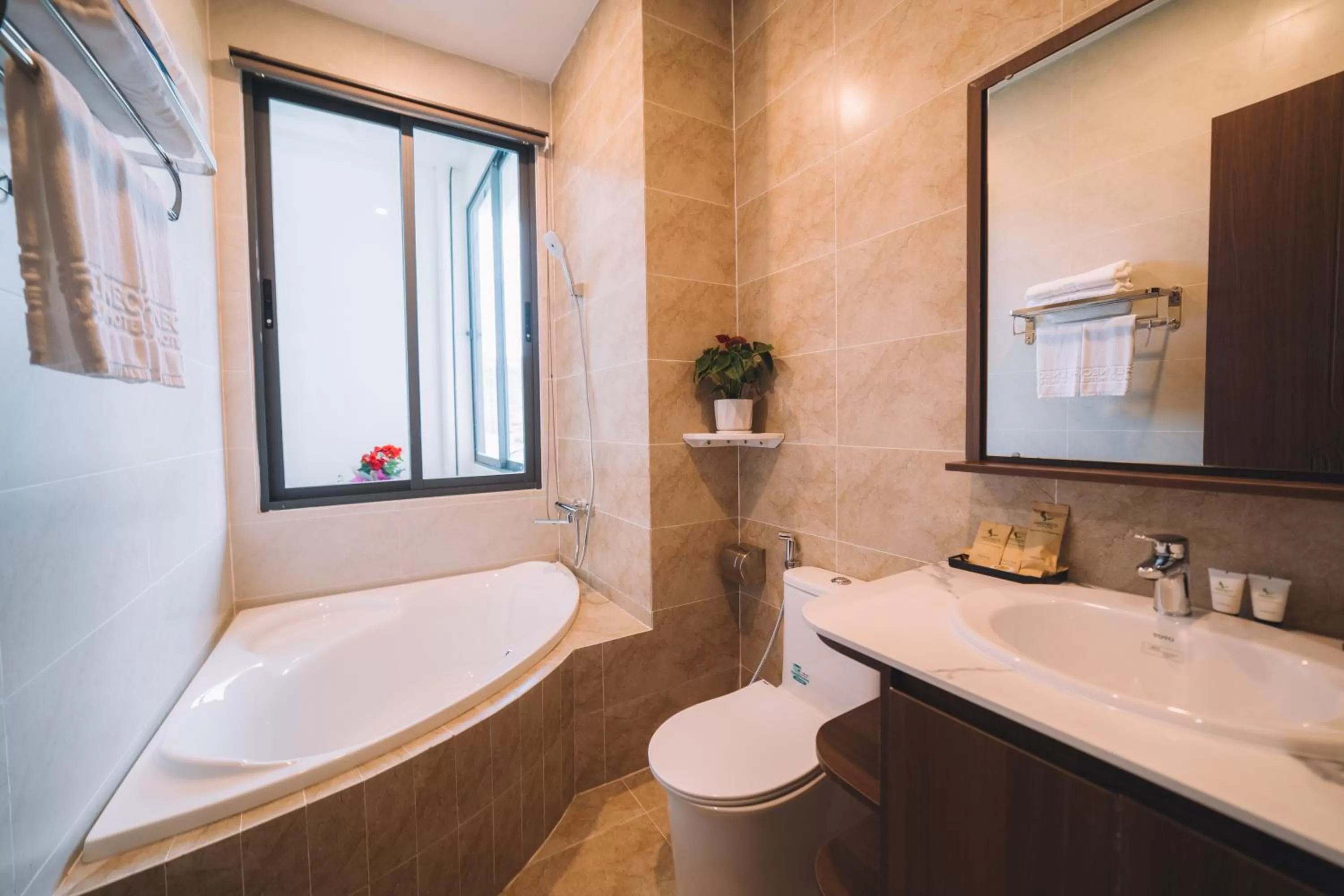 Shower in GREENECO DA LAT HOTEL - Khách sạn Green Eco Đà Lạt