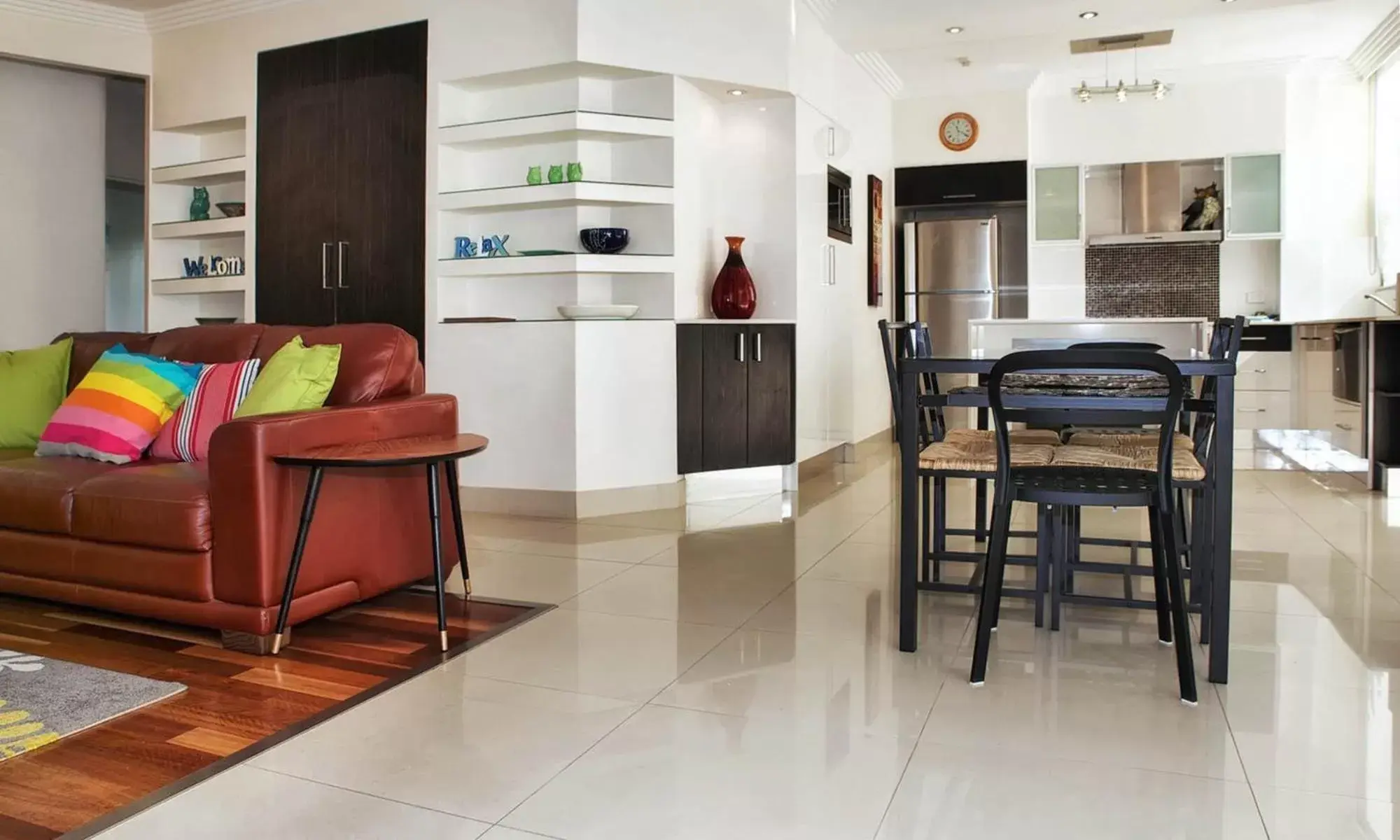 Kitchen or kitchenette, Seating Area in Boulevard Towers
