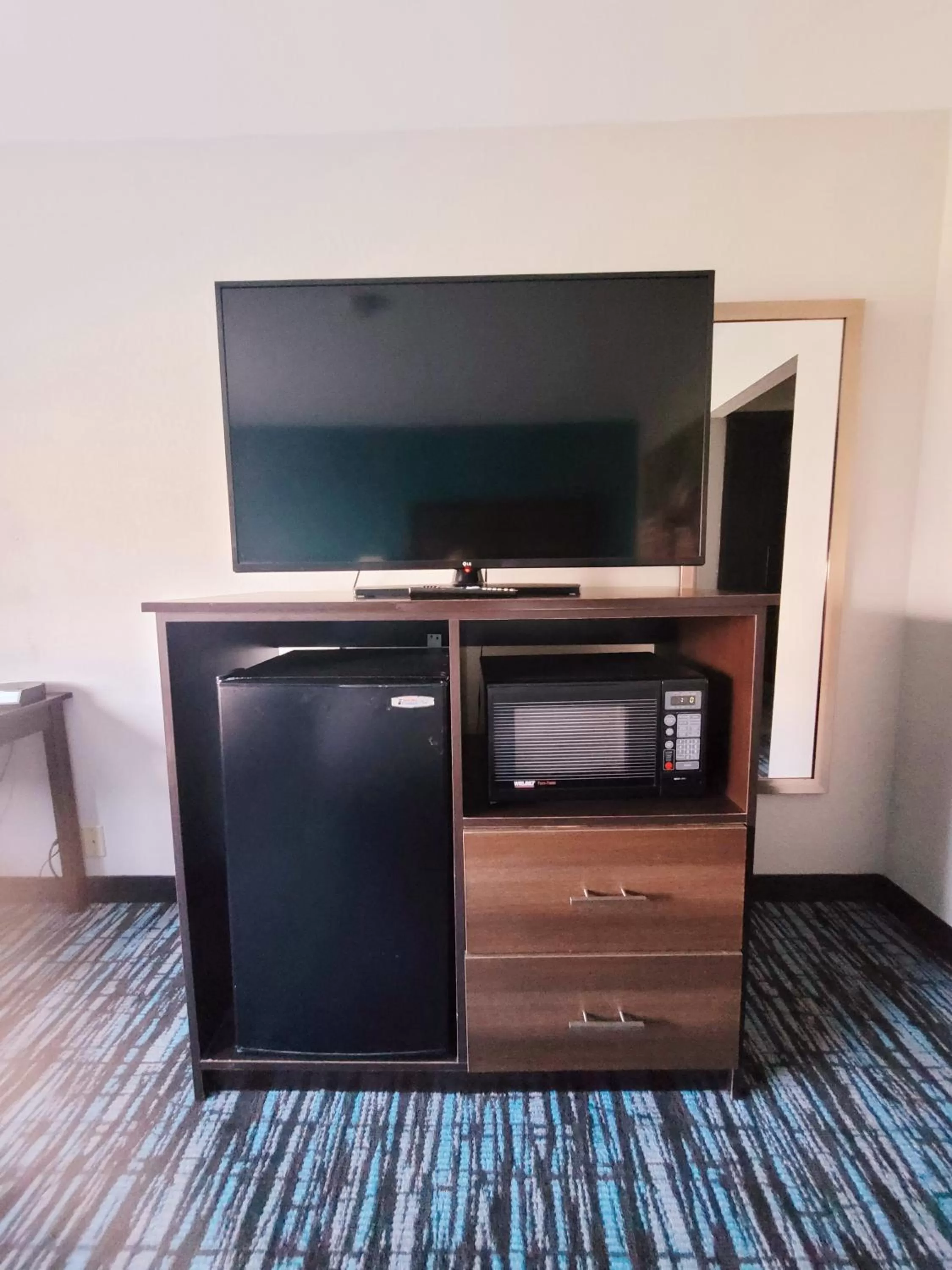 TV and multimedia in Clarion Pointe Harrodsburg-Danville