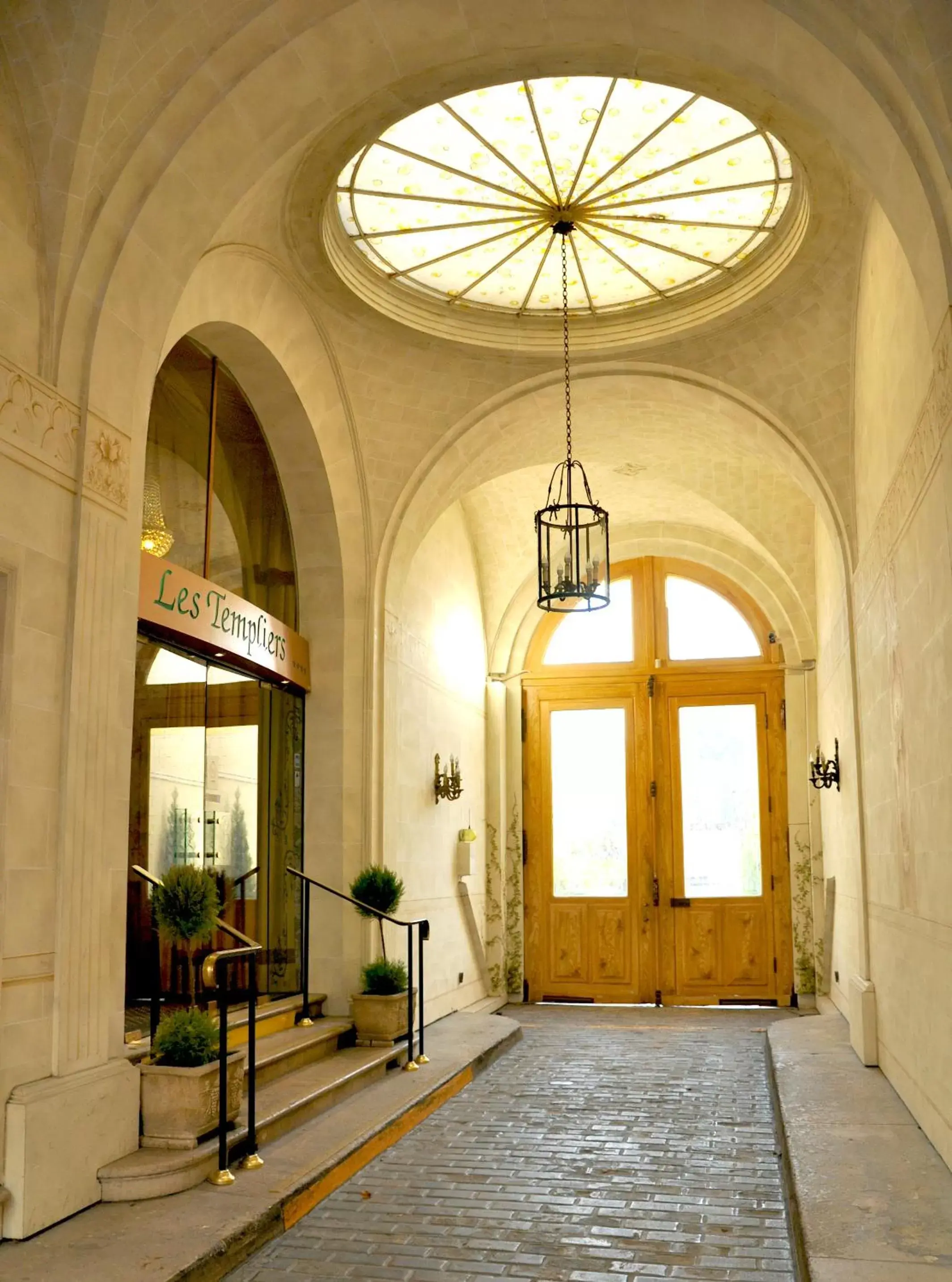 Lobby or reception in Grand Hôtel Des Templiers