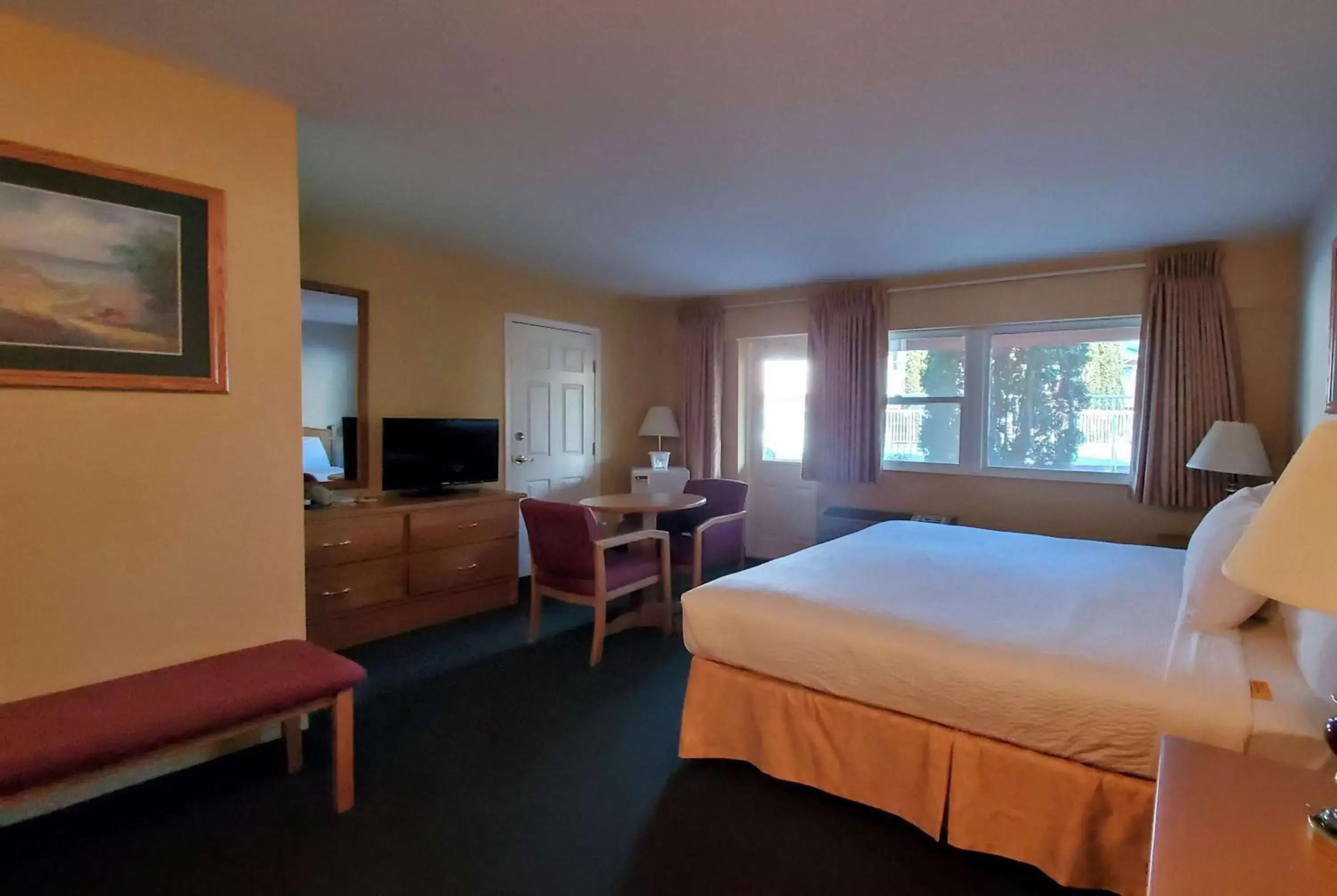 Photo of the whole room in Days Inn by Wyndham Penticton Conference Centre