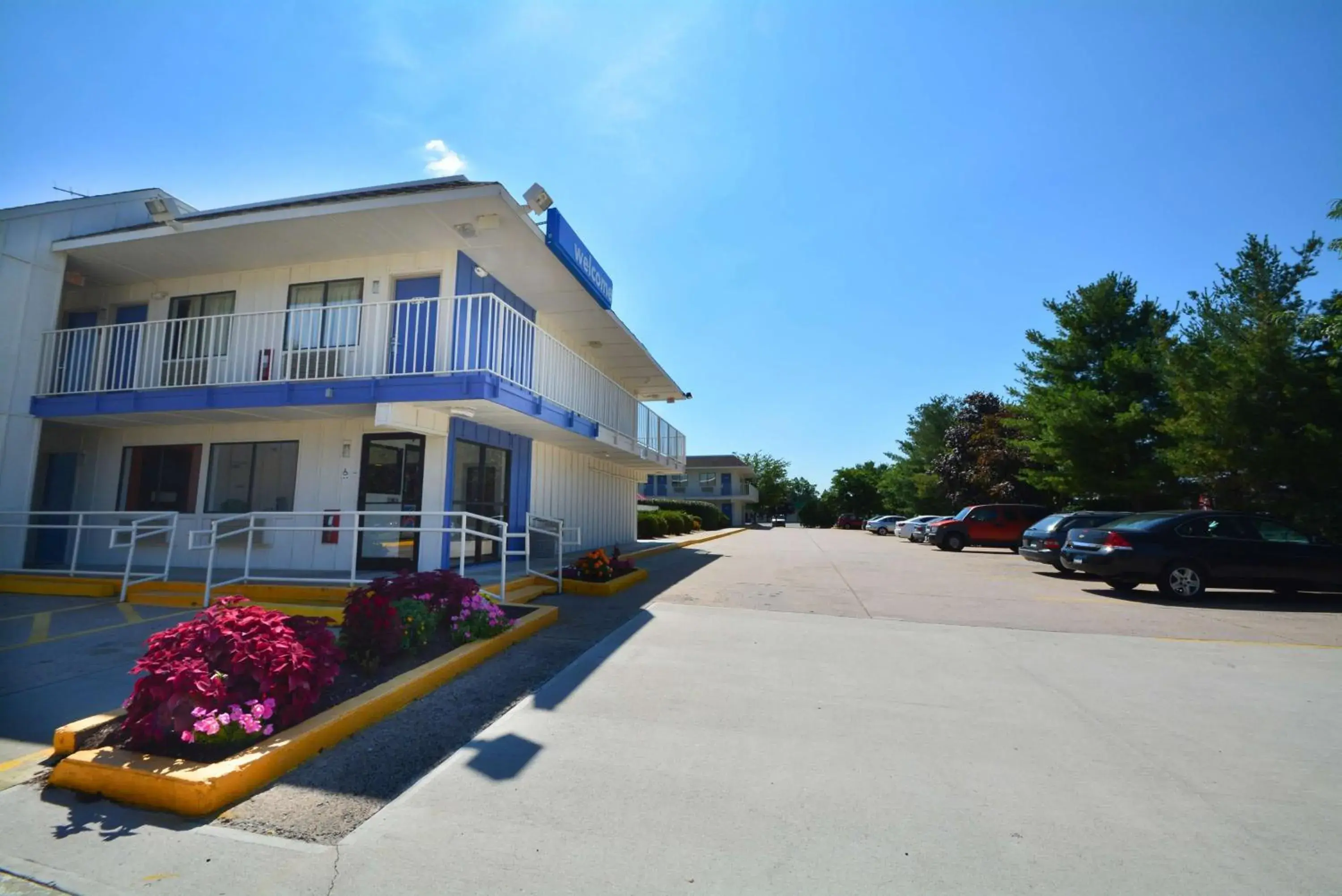 Property building in Motel 6-Windsor Locks, CT - Hartford Property building in Motel 6-Windsor Locks, CT - Hartford