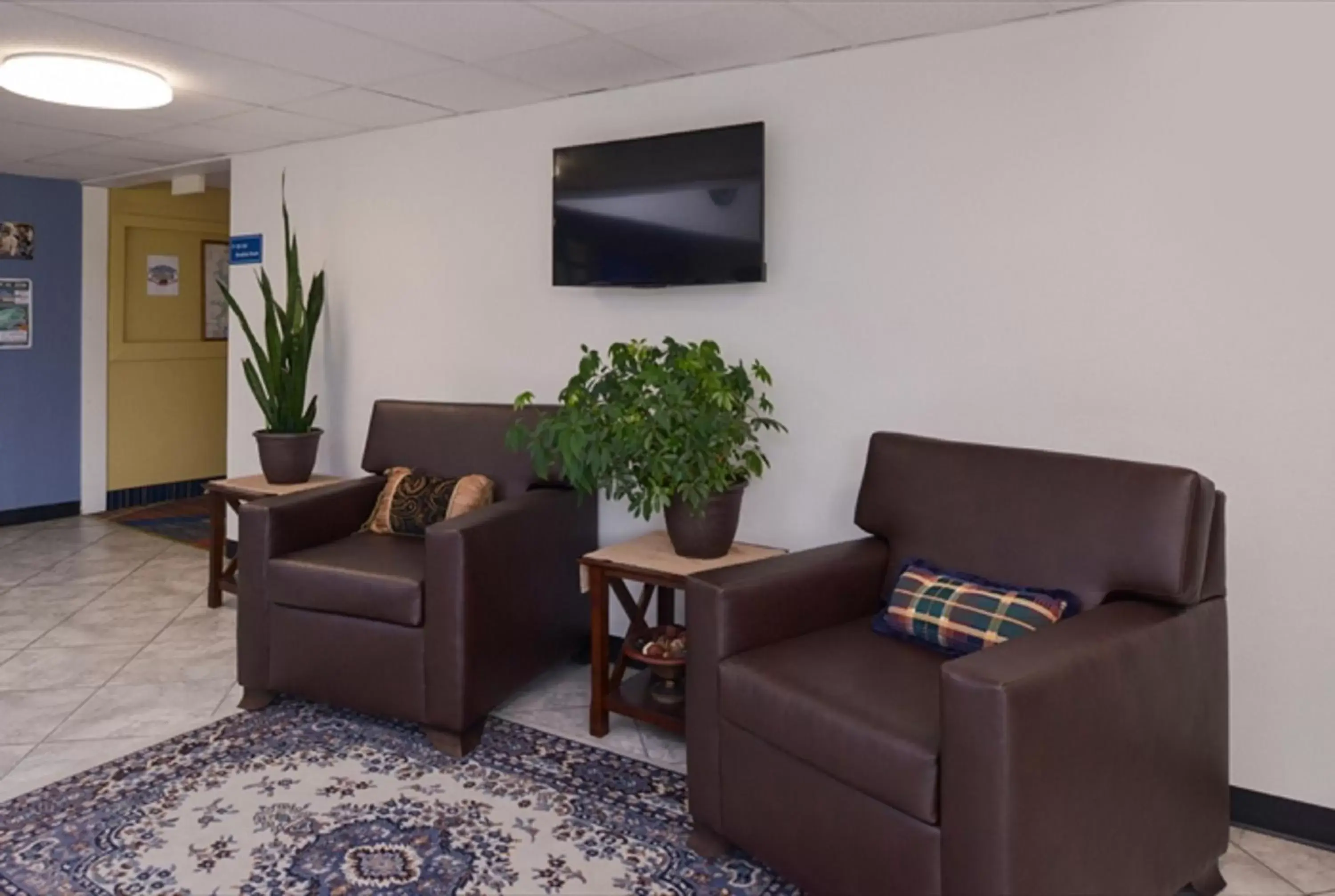 Lobby or reception, Seating Area in FairBridge Inn Express Monroe City