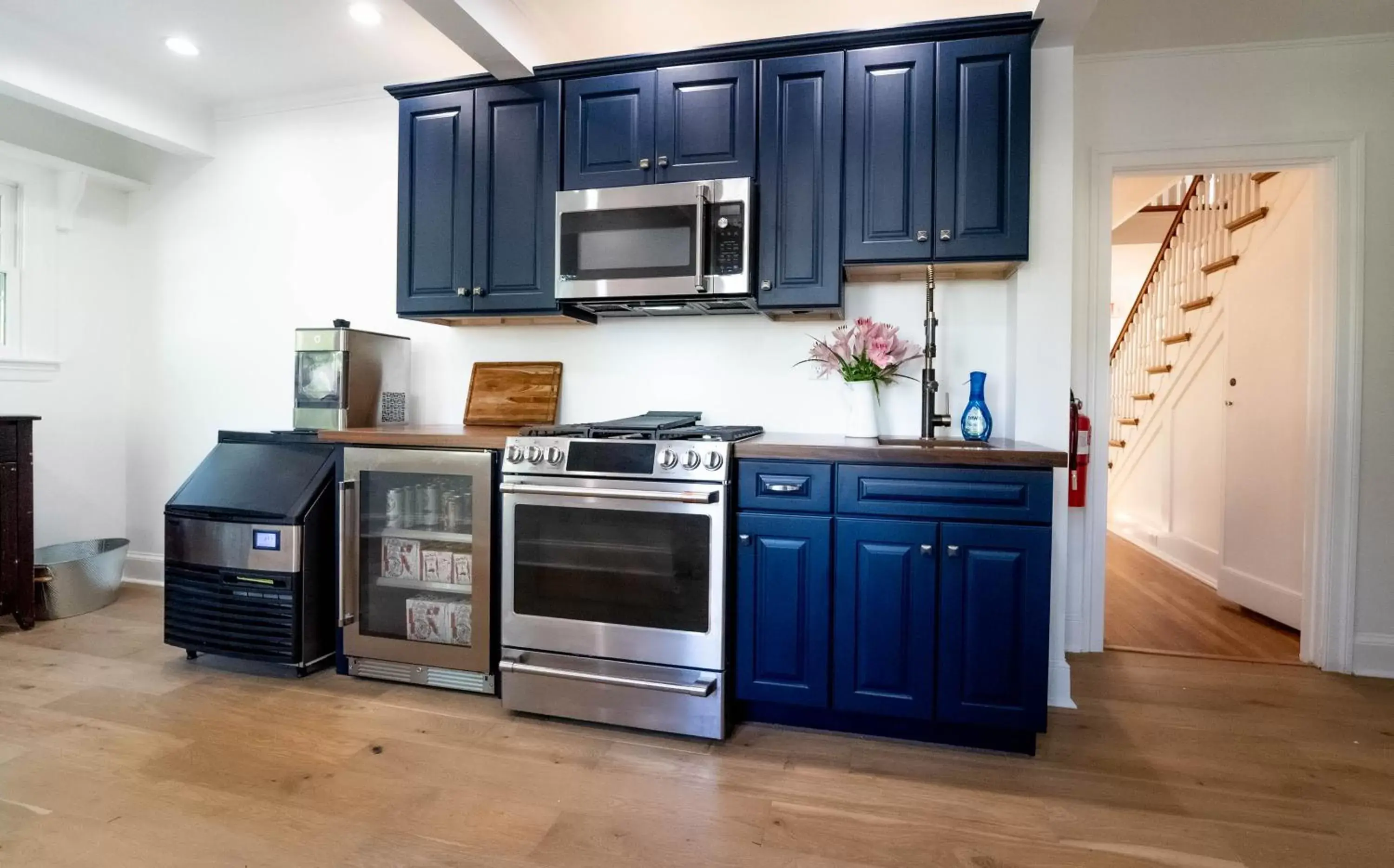 Kitchen/Kitchenette in Buttonwood Boutique Hotel