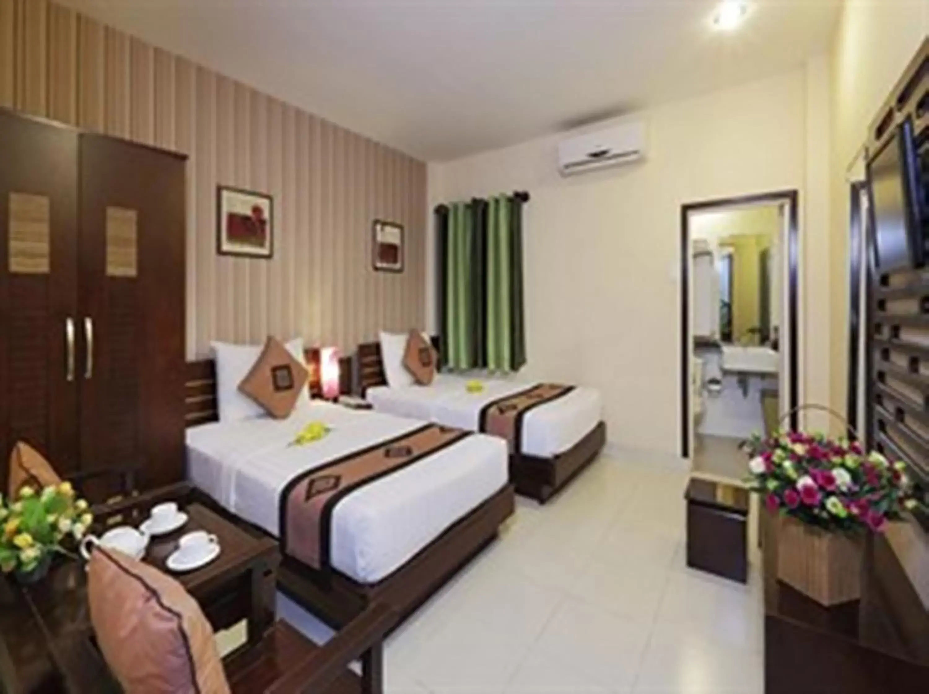 Photo of the whole room in Sen Sai Gon Hotel - Ben Thanh Market Photo of the whole room in Sen Sai Gon Hotel - Ben Thanh Market