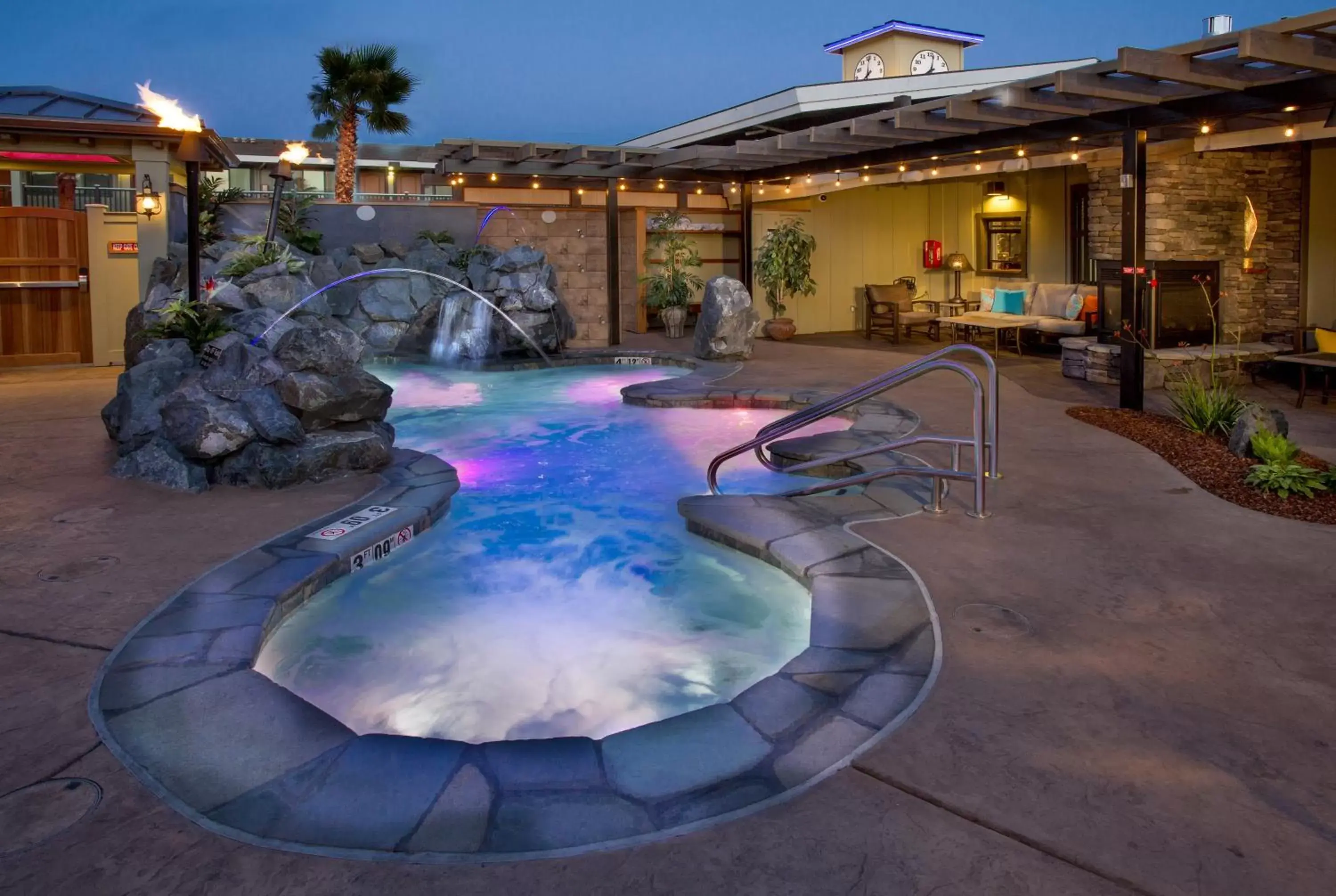 Swimming Pool in Best Western Plus Humboldt Bay Inn